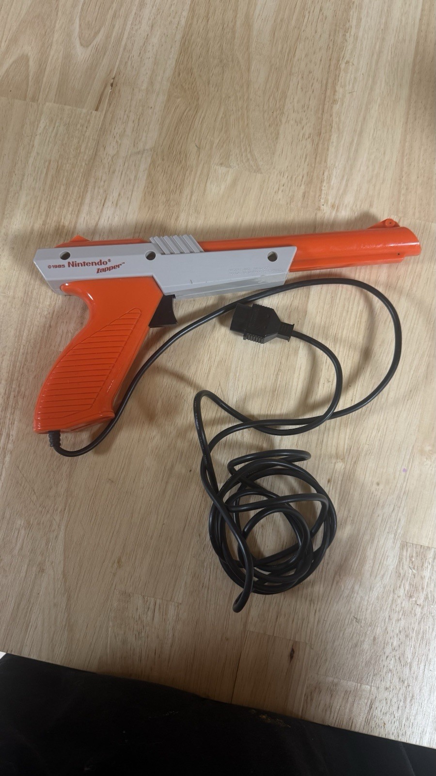 Original 1985 Orange Nintendo NES Zapper Duck Hunt Gun NES-005 OEM Light Gun