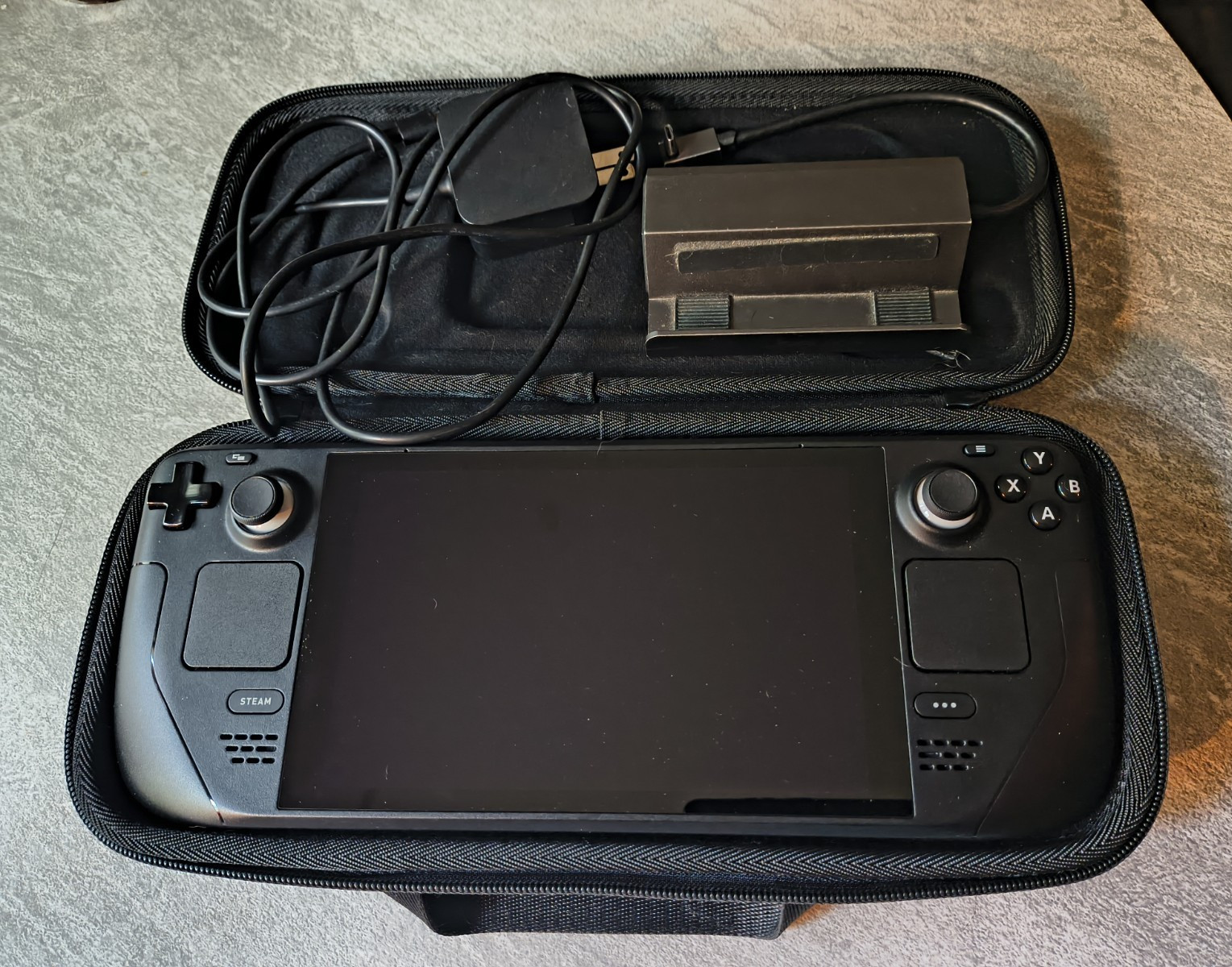 Steam Deck LCD 64GB, Original Case, Original Charger, Dock, 256GB SD Included