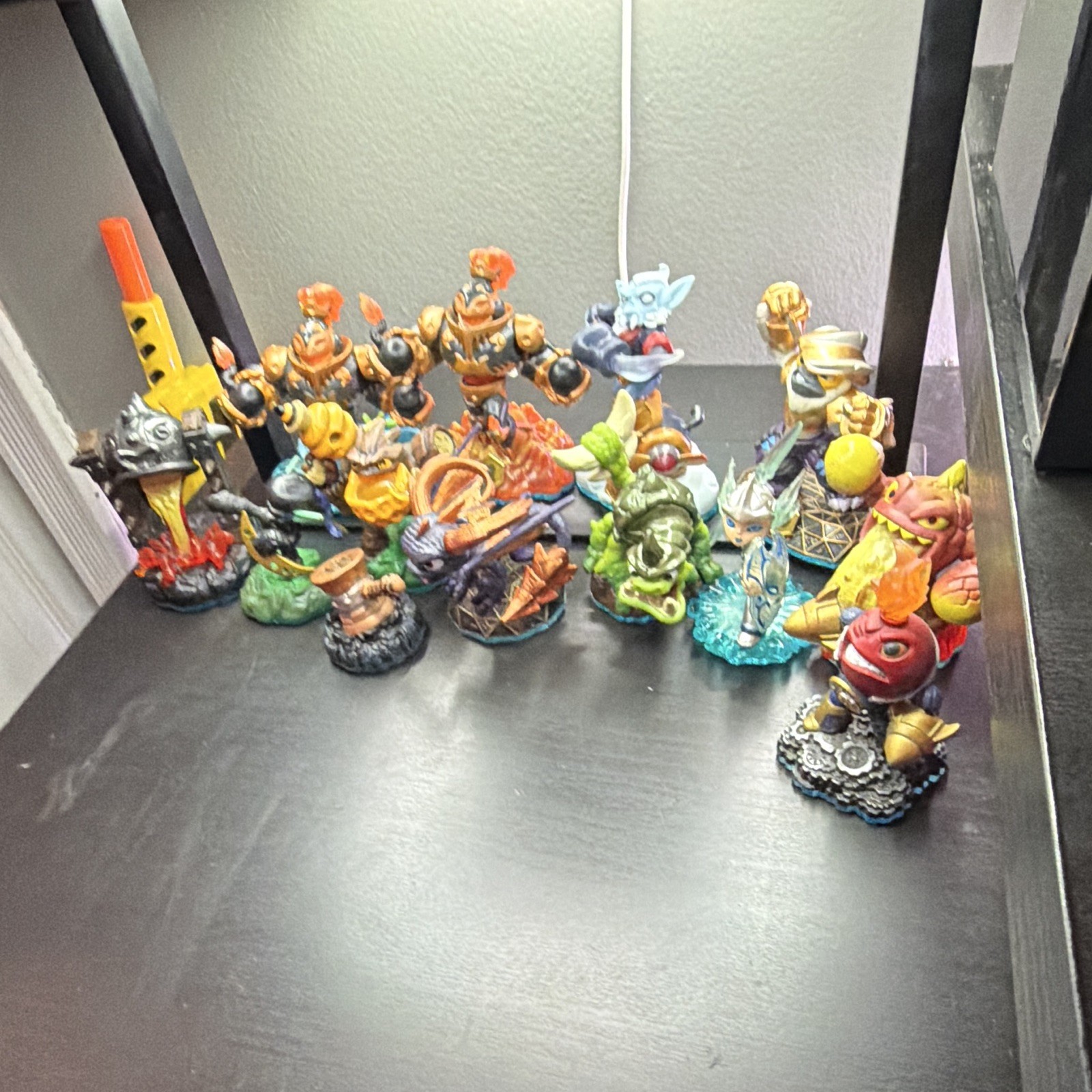 Skylanders swap forceCharacter Figure Lot Assorted Toys-to-Life Figures w/ Bases