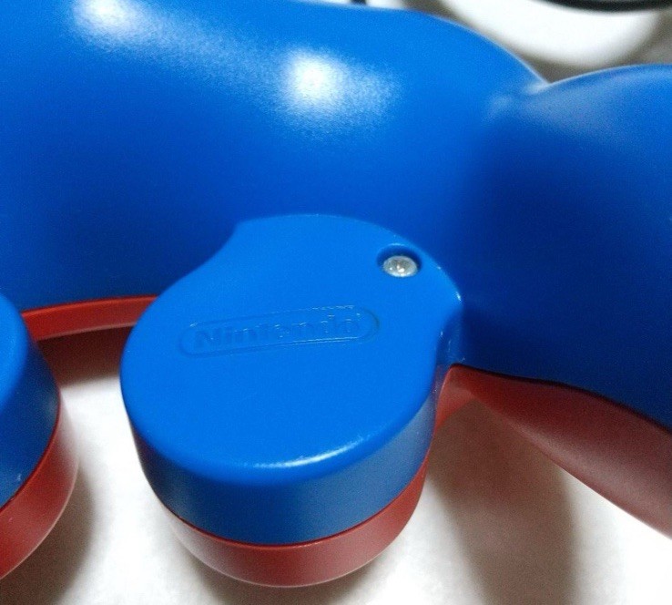 Club Nintendo Gamecube Mario controller w/box From Japan