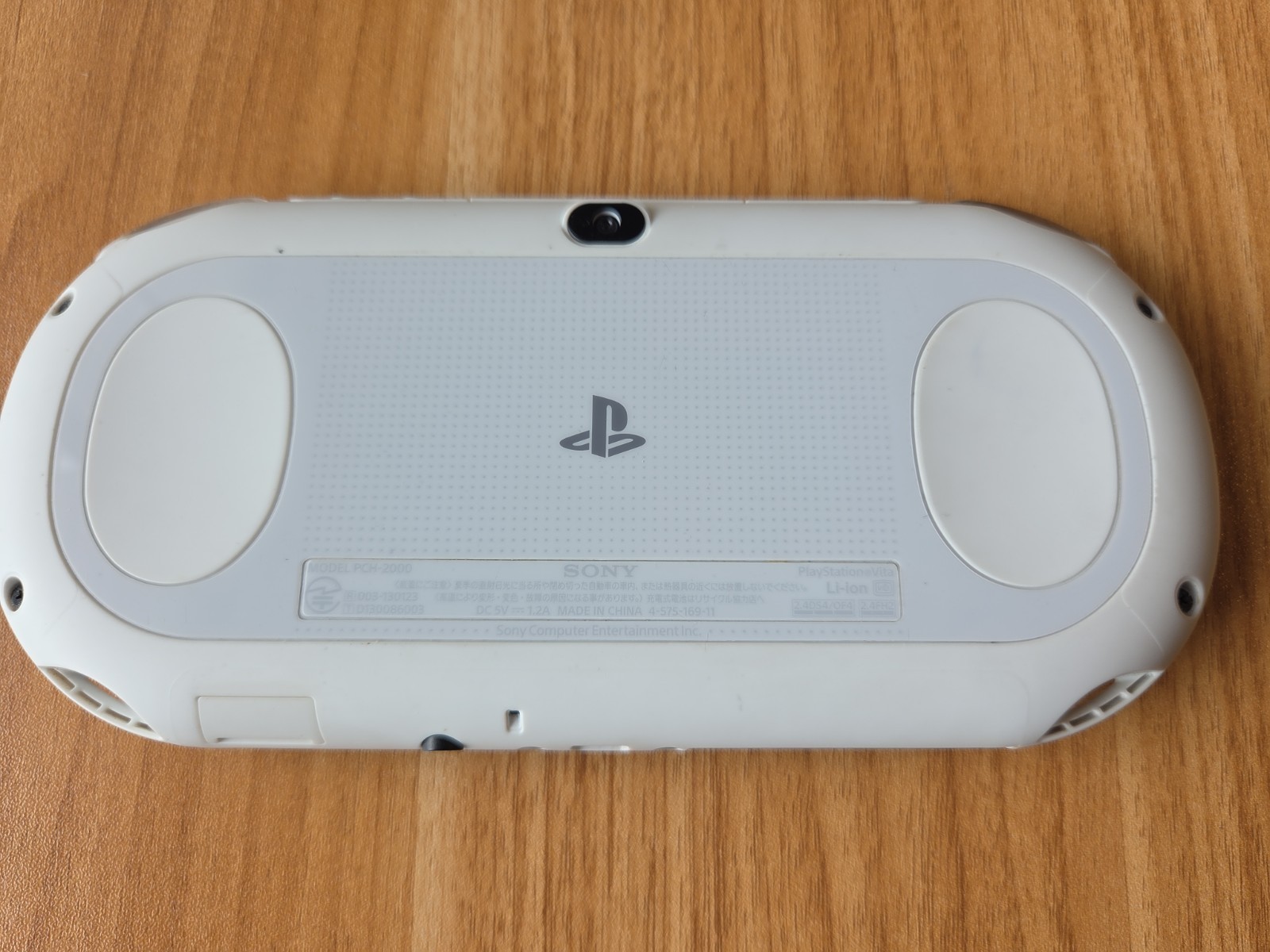 Sony PS Vita PCH-2000 Slim White + Charger GREAT CONDITION US SELLER