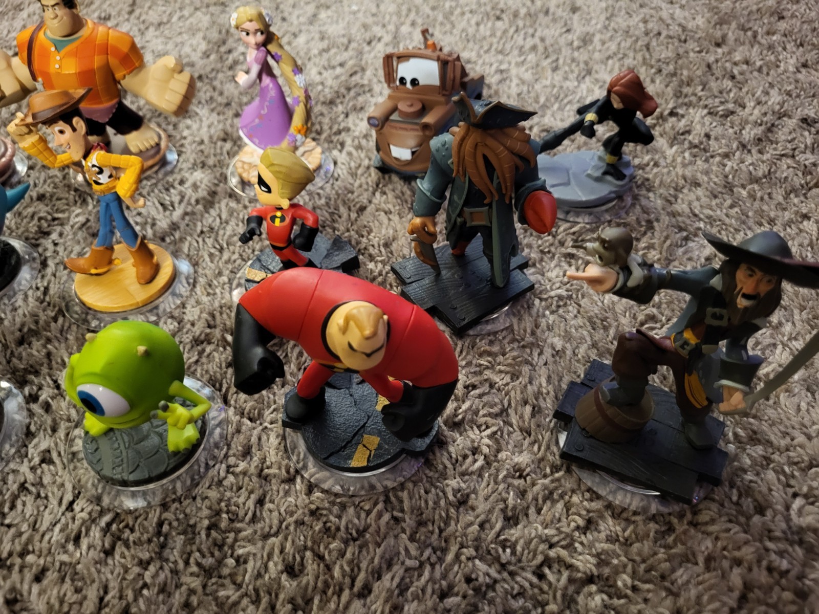 Disney Infinity Lot Figures+ Xbox 360 Pad – Cars, Monsters Inc Toy Story Pirates