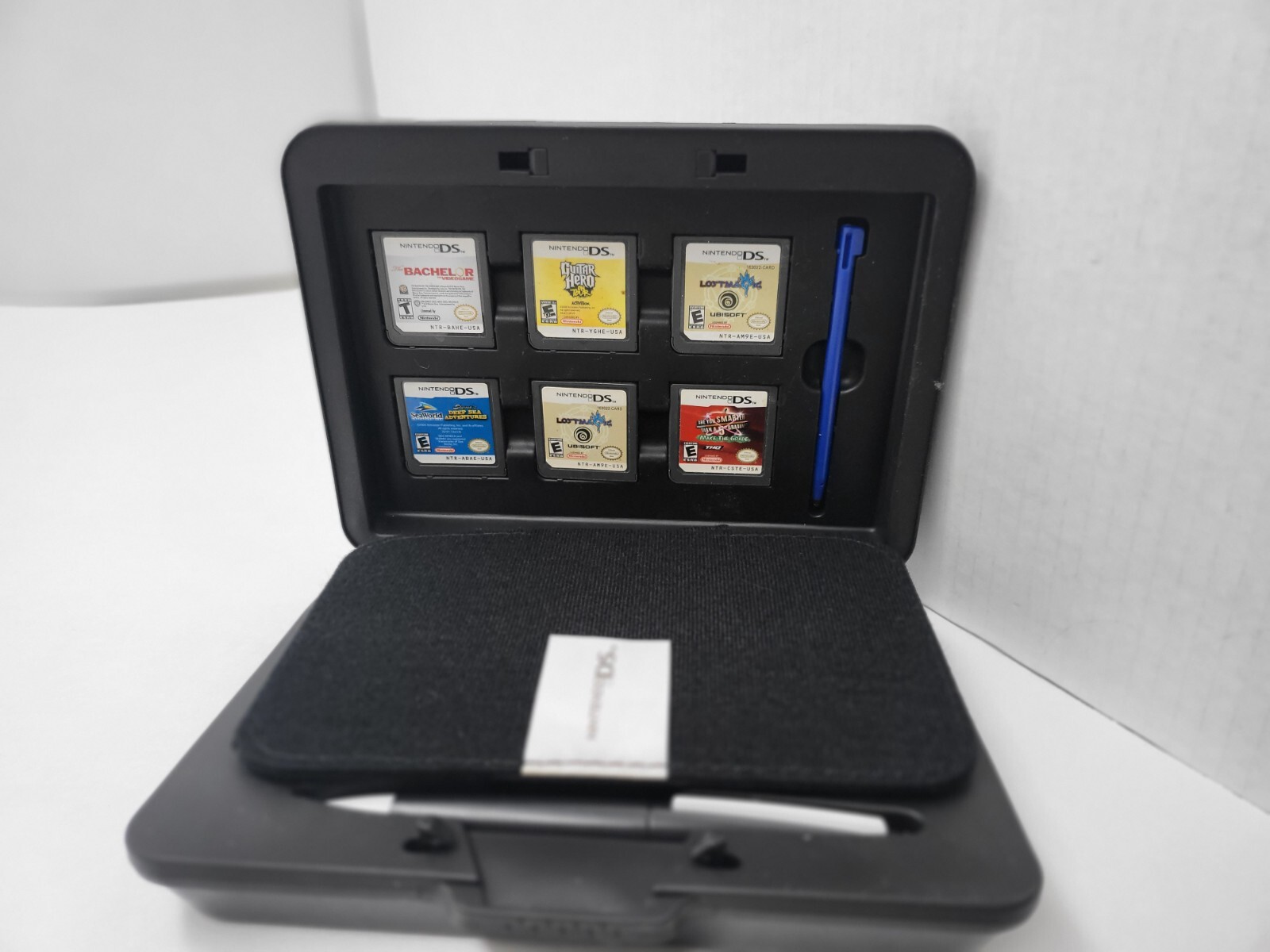 NEW MINT POKEMON BLACK /WHITE HARD SHELL TRAVEL CASE FOR 3DS/ 3DS XL NEW 3DS LL