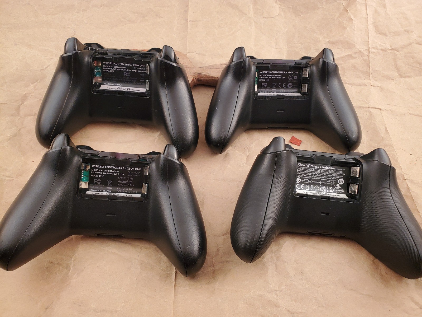 FOUR (4) Xbox One/Series Wireless Controller 1537 (3) 1914 (1) does not power on