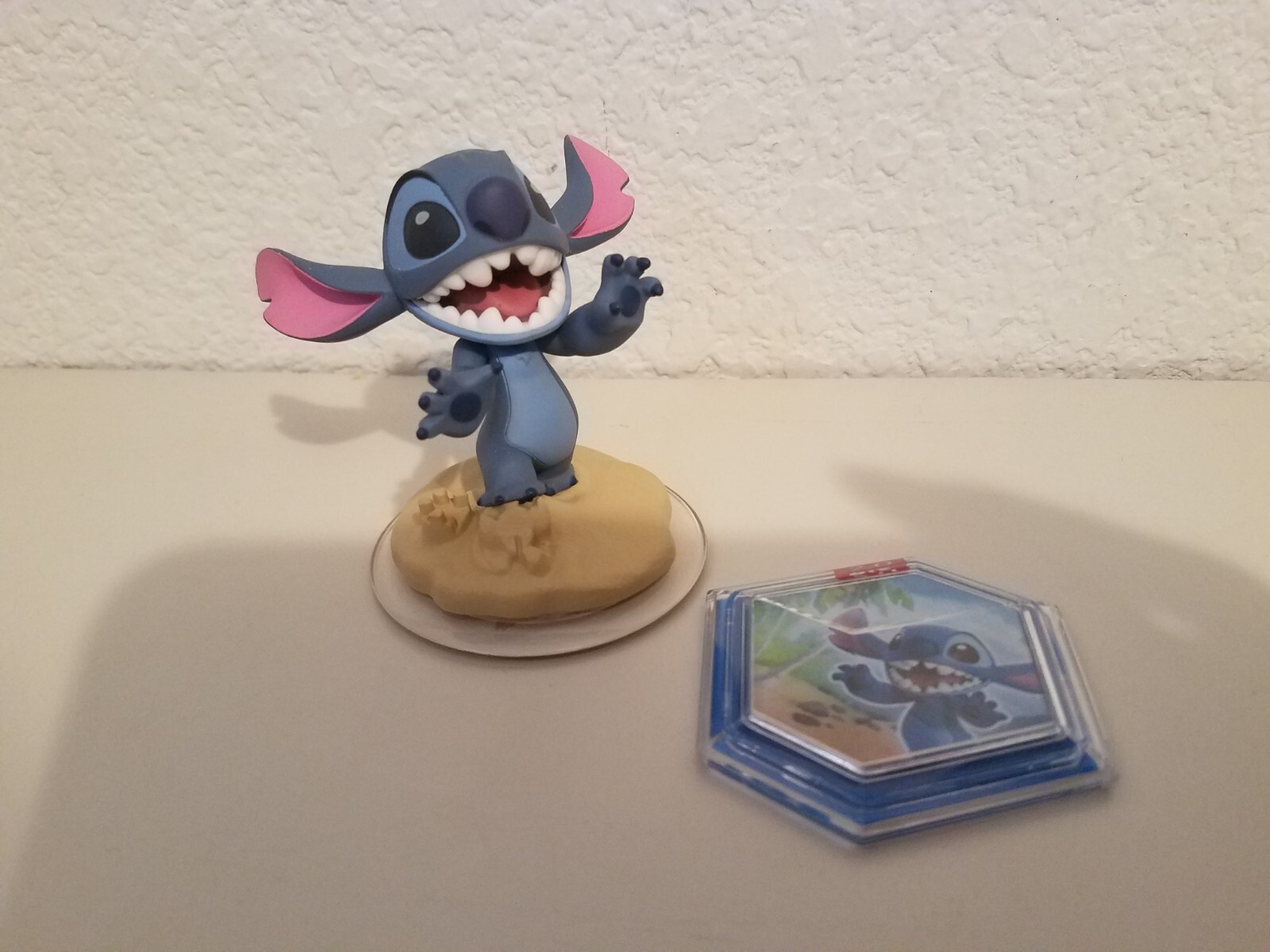Disney Infinity 2.0 Lilo Stitch Figure and Tropical Rescue Expansion Power Disc