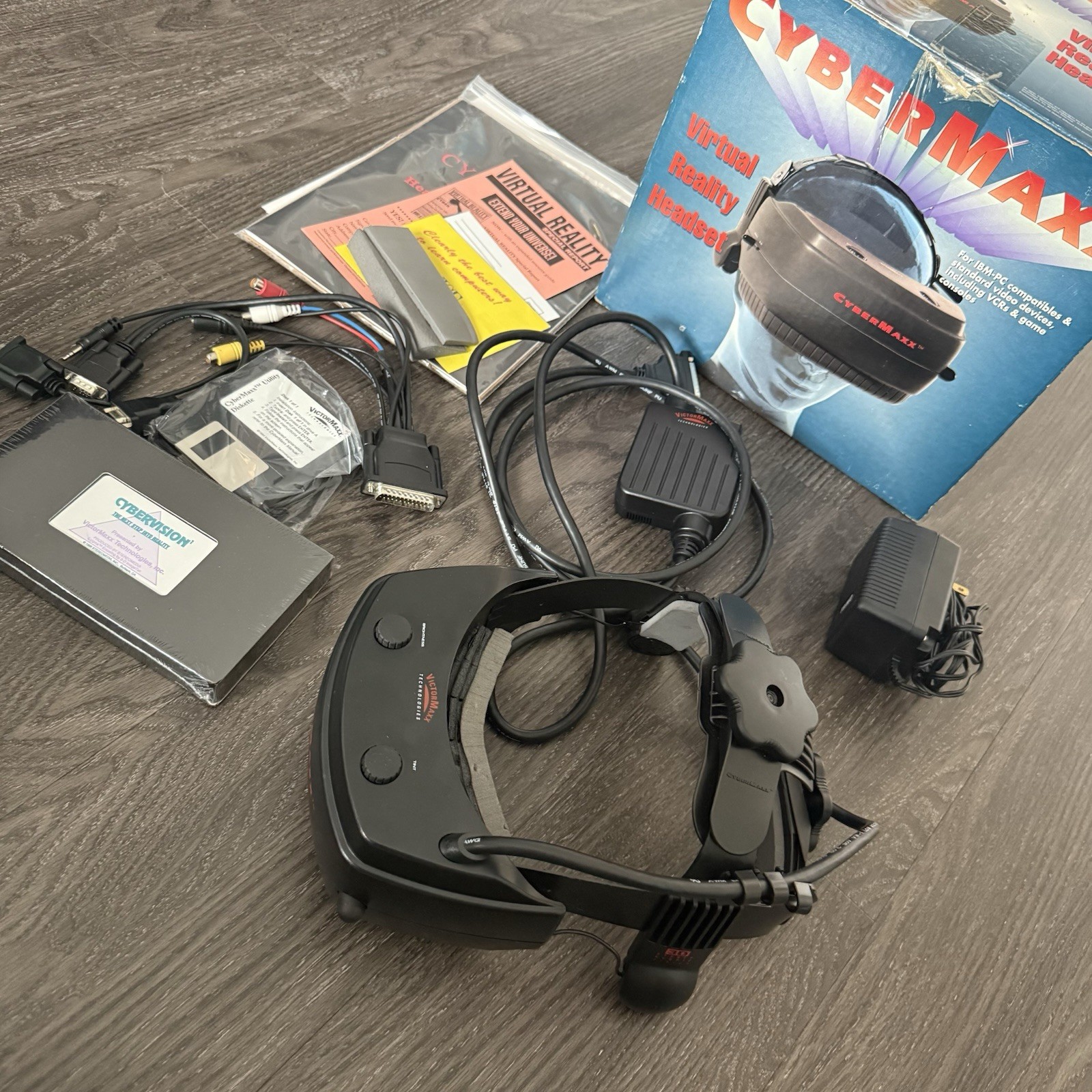 Cybermaxx Victormaxx Technologies VR Headset System – Tested & Working