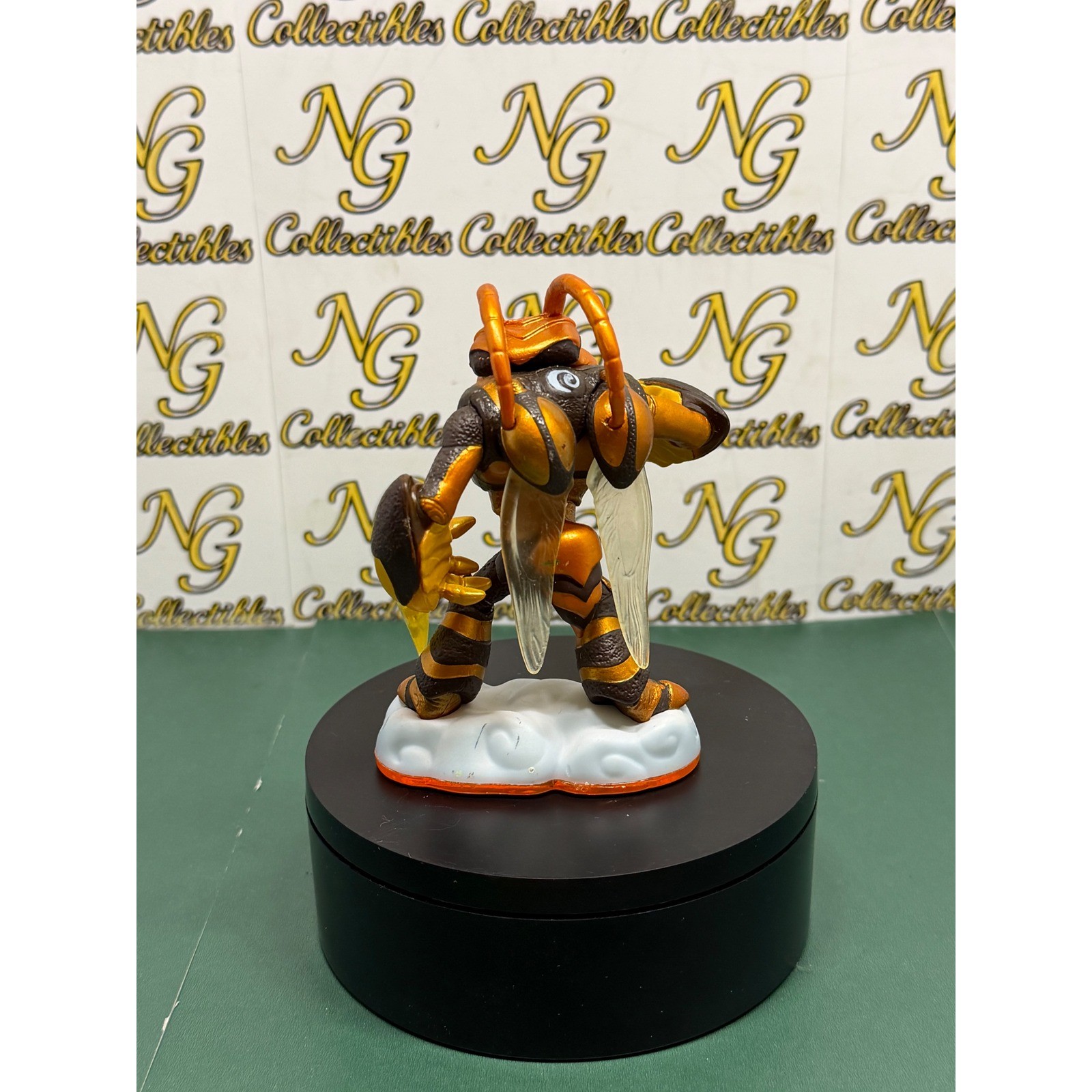 Skylanders Giants Swarm Figure Air Element Activision 84525888 Gold Brown Bee