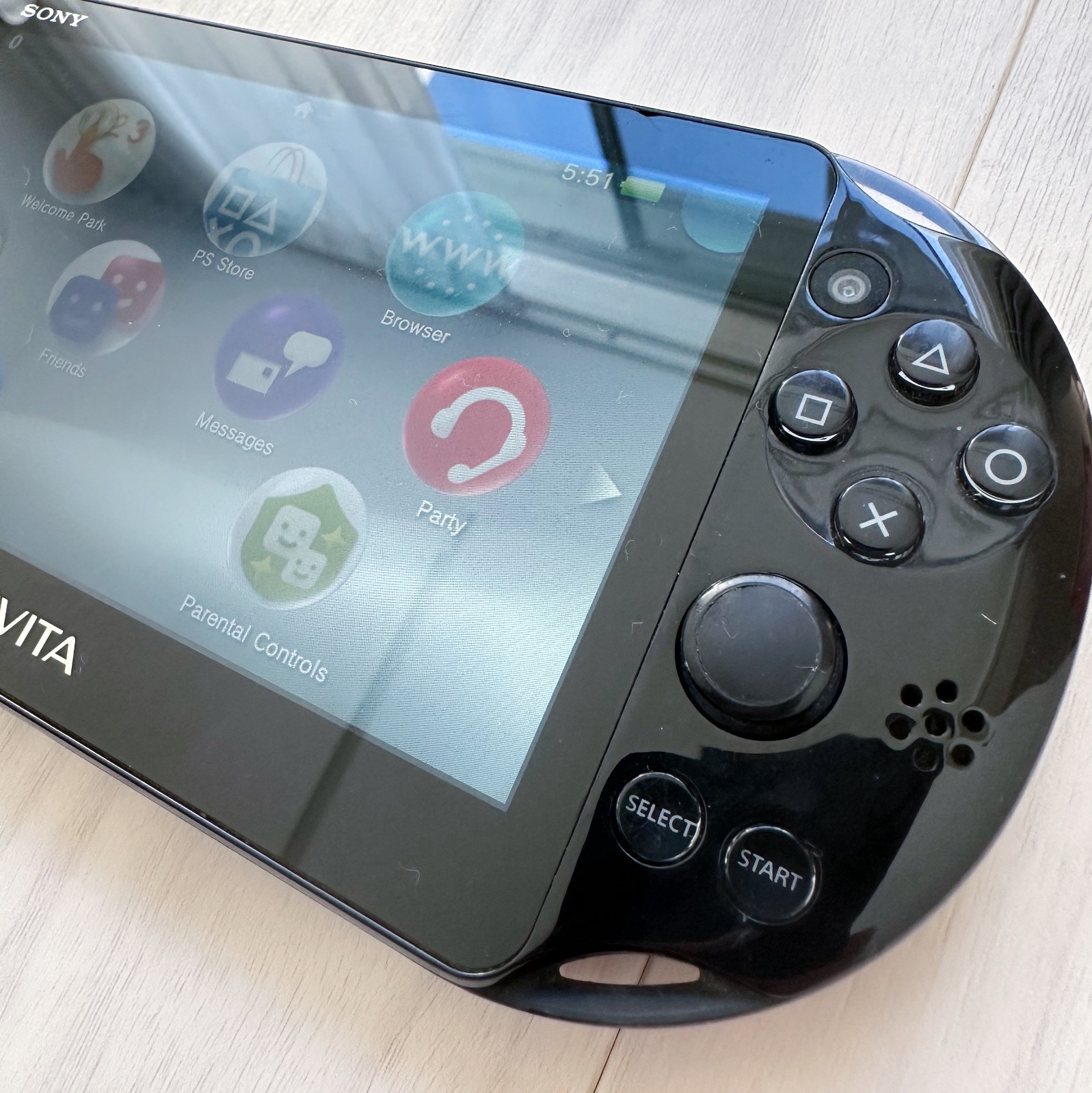 SONY PS Vita PCH-2000 black PlayStation Working console oinly Region Free