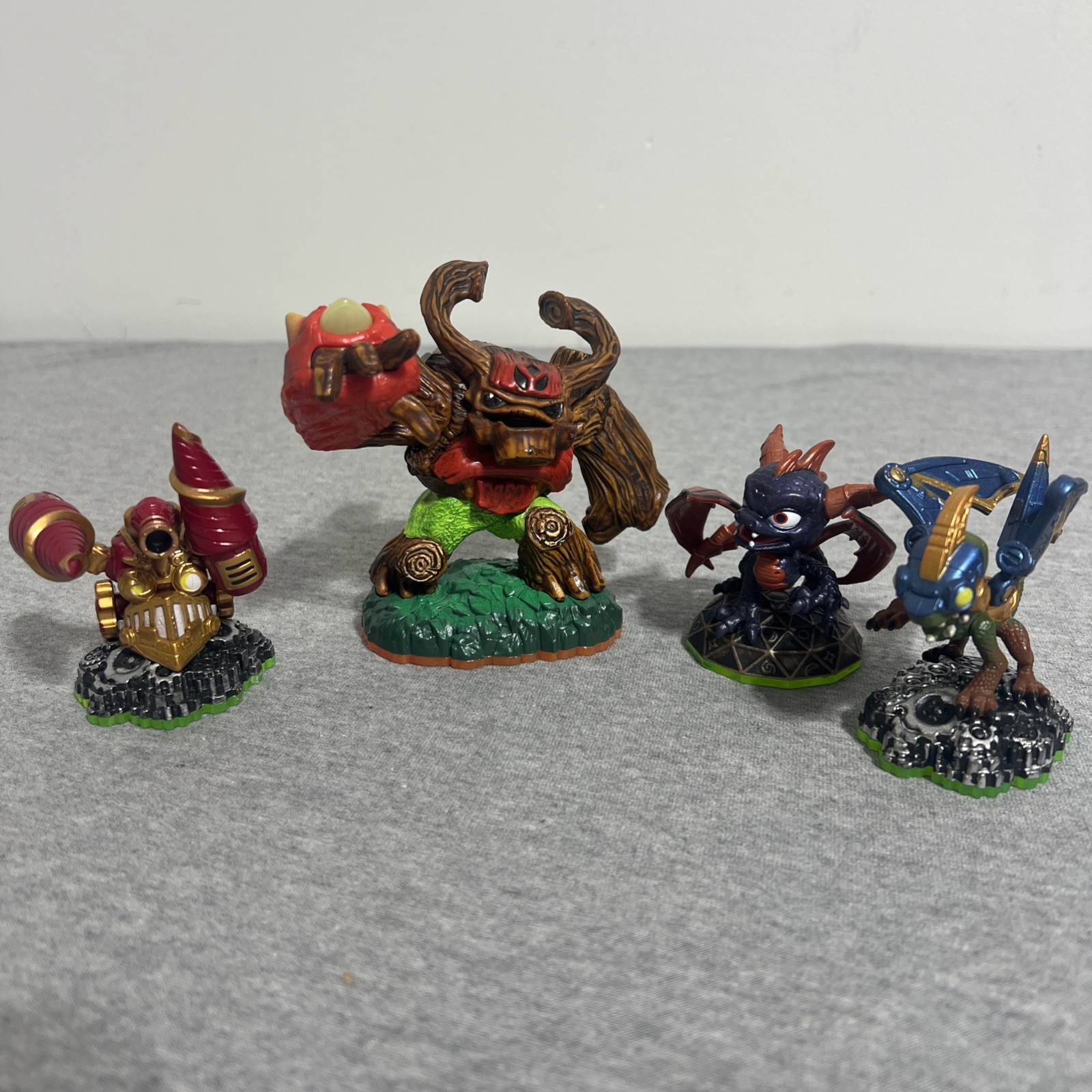 Highlanders Lot 3 Spyro Adventure Robot Dragon Drill Sergeant 1 Giants Tree Rex