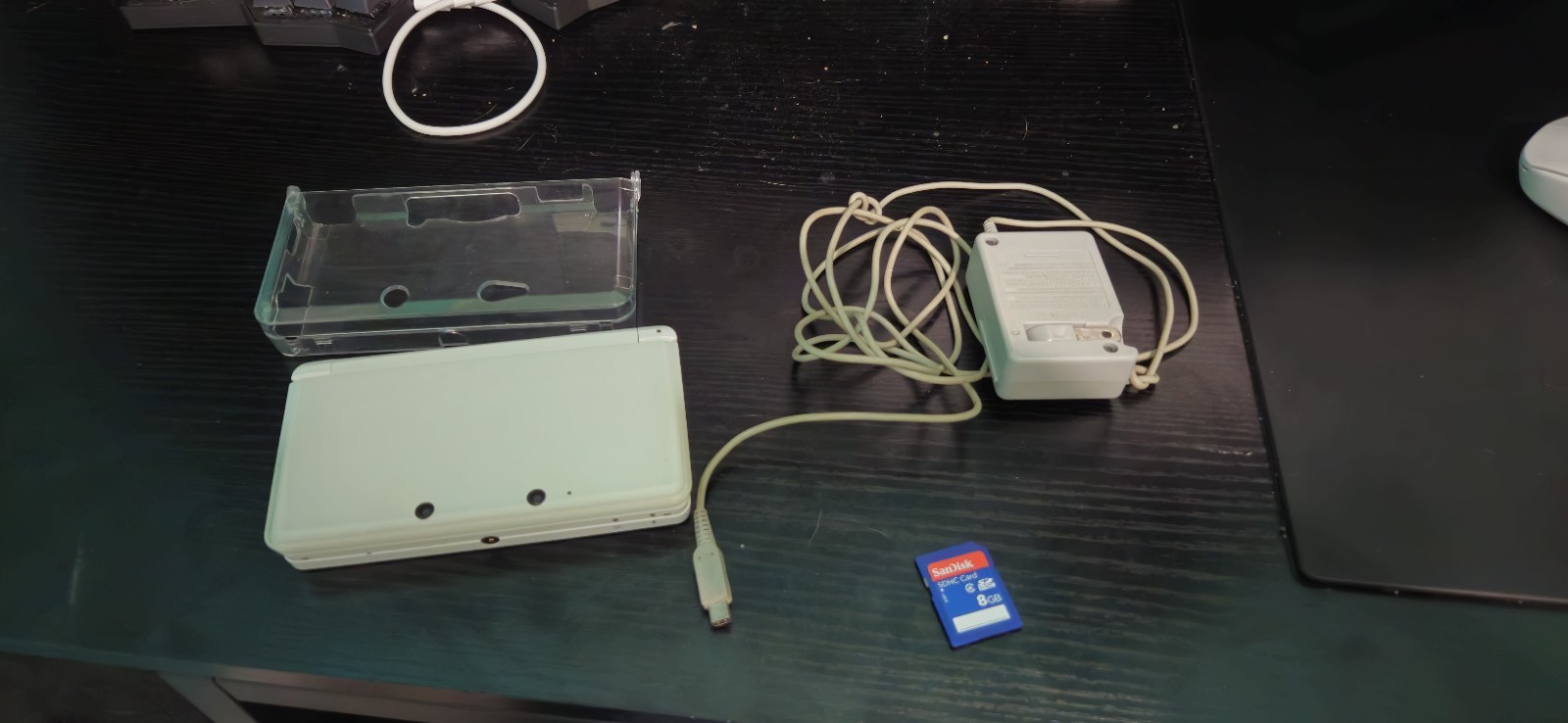 Nintendo 3DS White REGION FREE + Charger + Case + 8GB SD Card