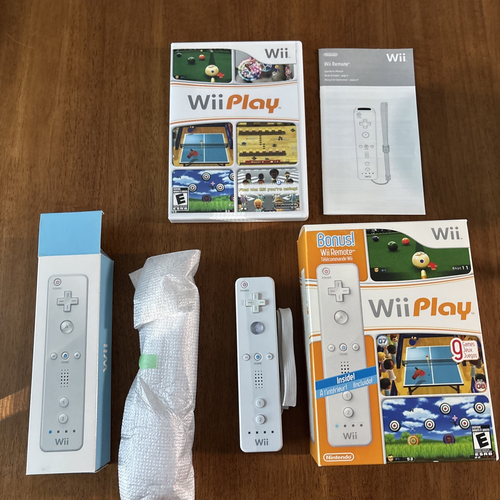 Wii Play with Bonus Wii Remote Nintendo Wii 2007 Mint