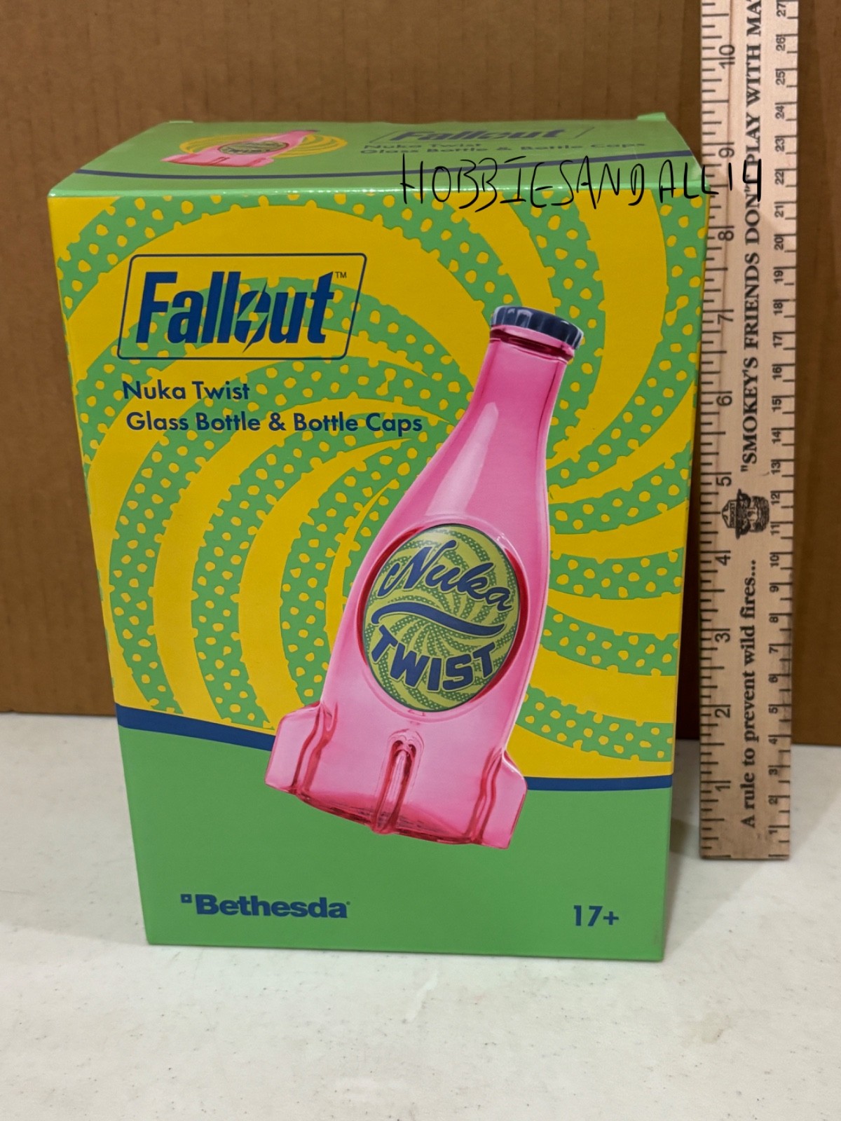 Fallout 3 4 76 !! Authentic Nuka Cola Twist Collectibles Glass Bottle & Caps !!