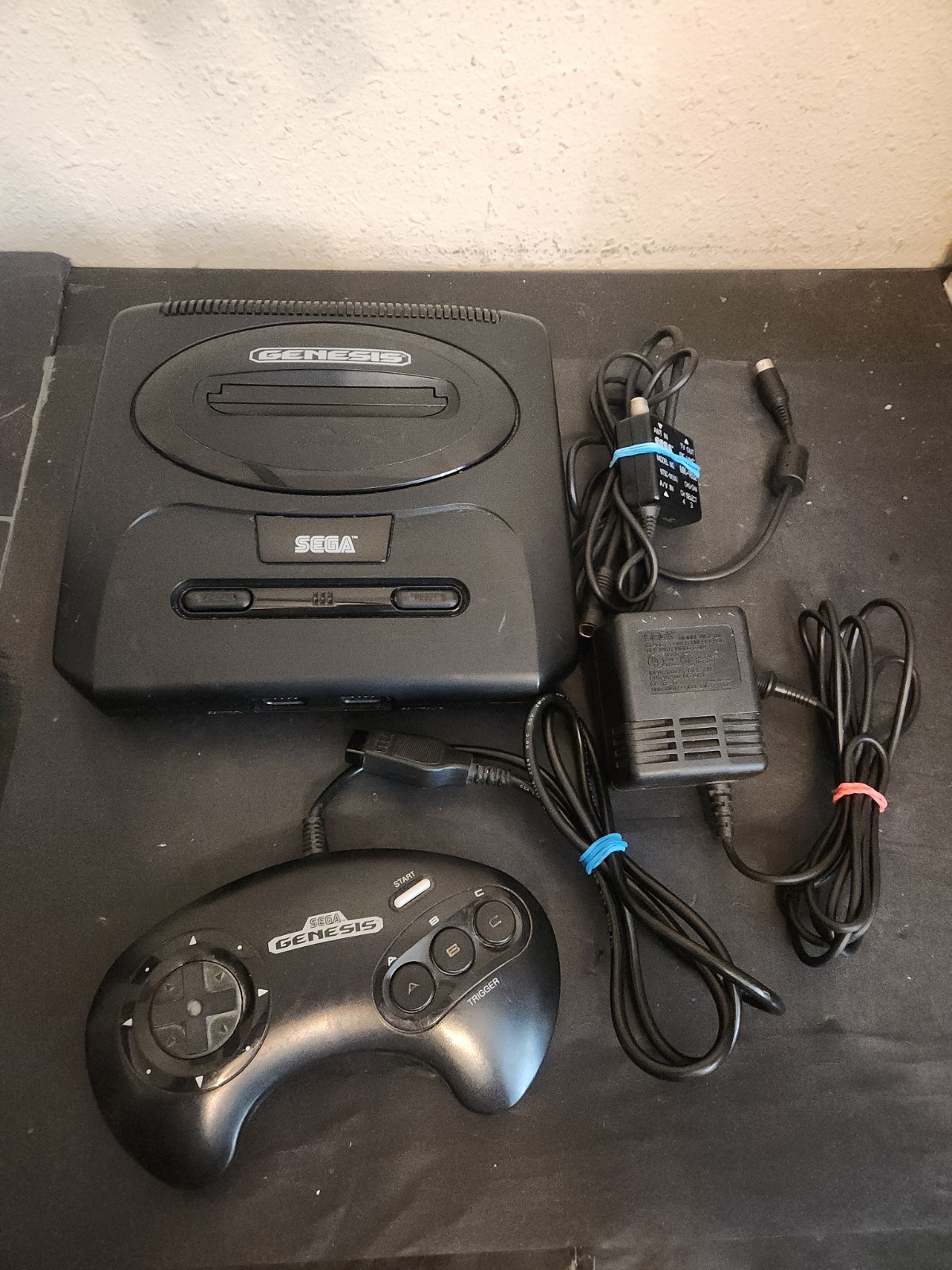 SEGA Genesis Model 2 MK-1631 With Cords And OEM Controller Tested Works
