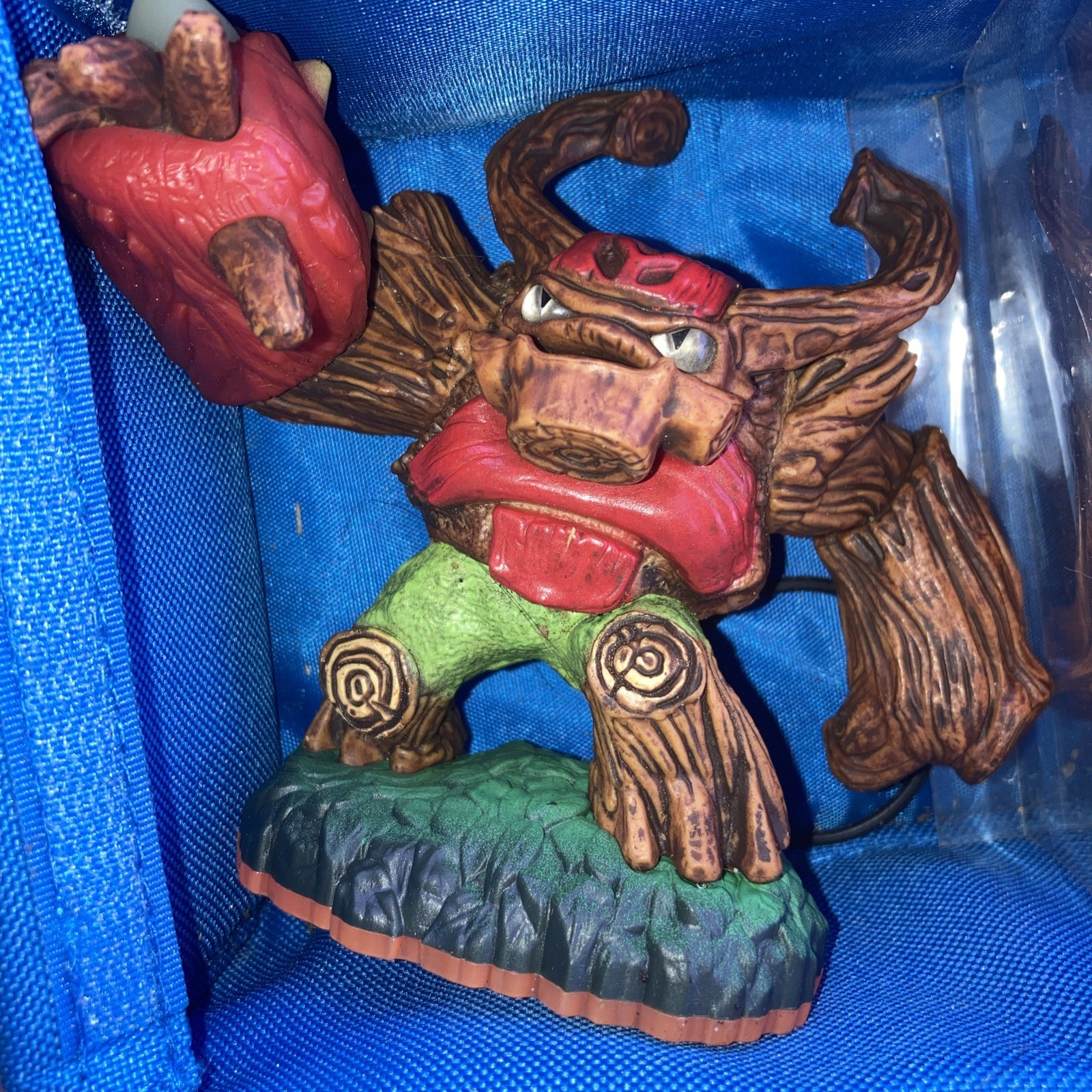 Skylanders Travel Case With 22 Skylanders