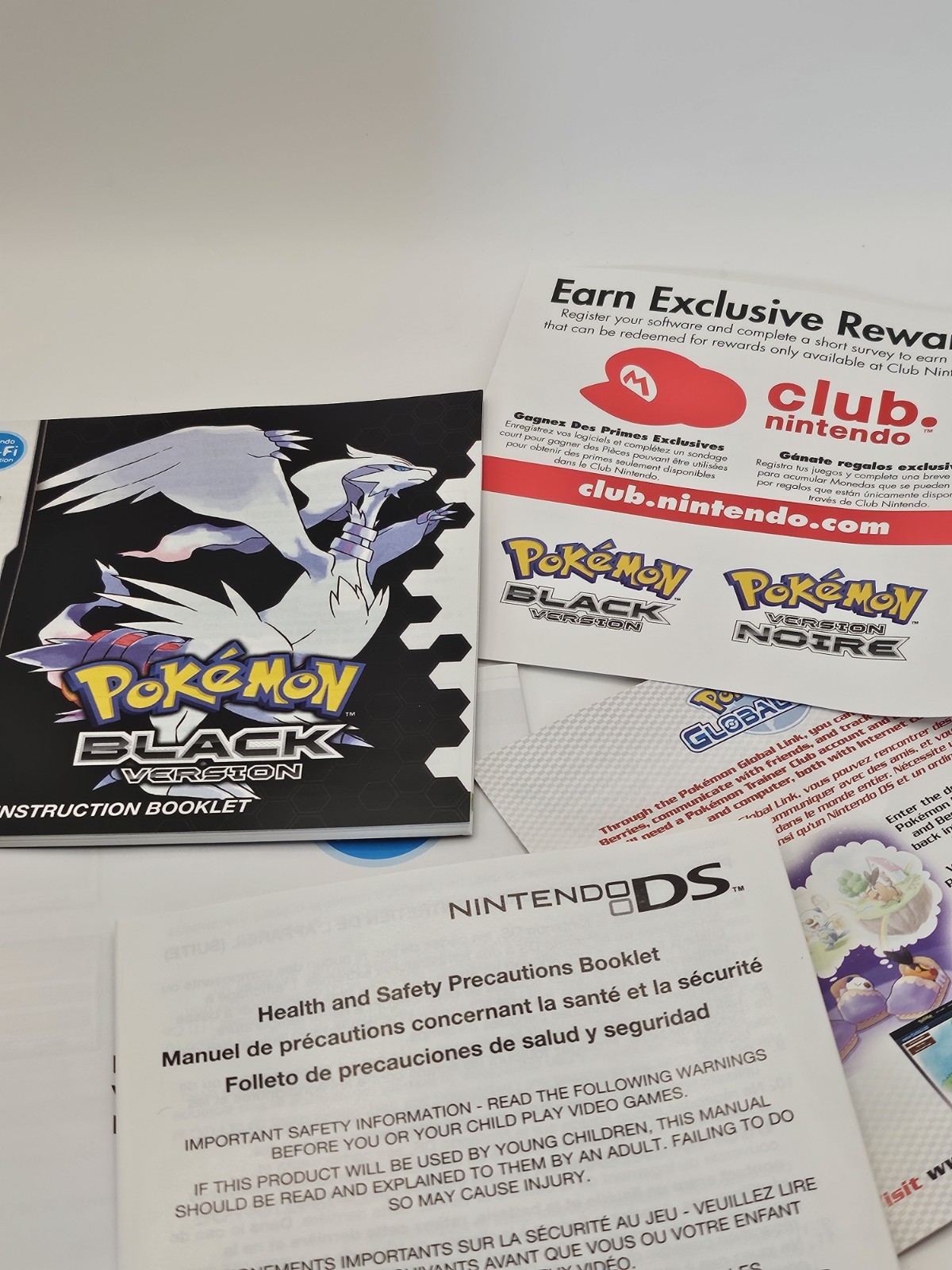 Pokemon Black Version Complete in Box Nintendo DS
