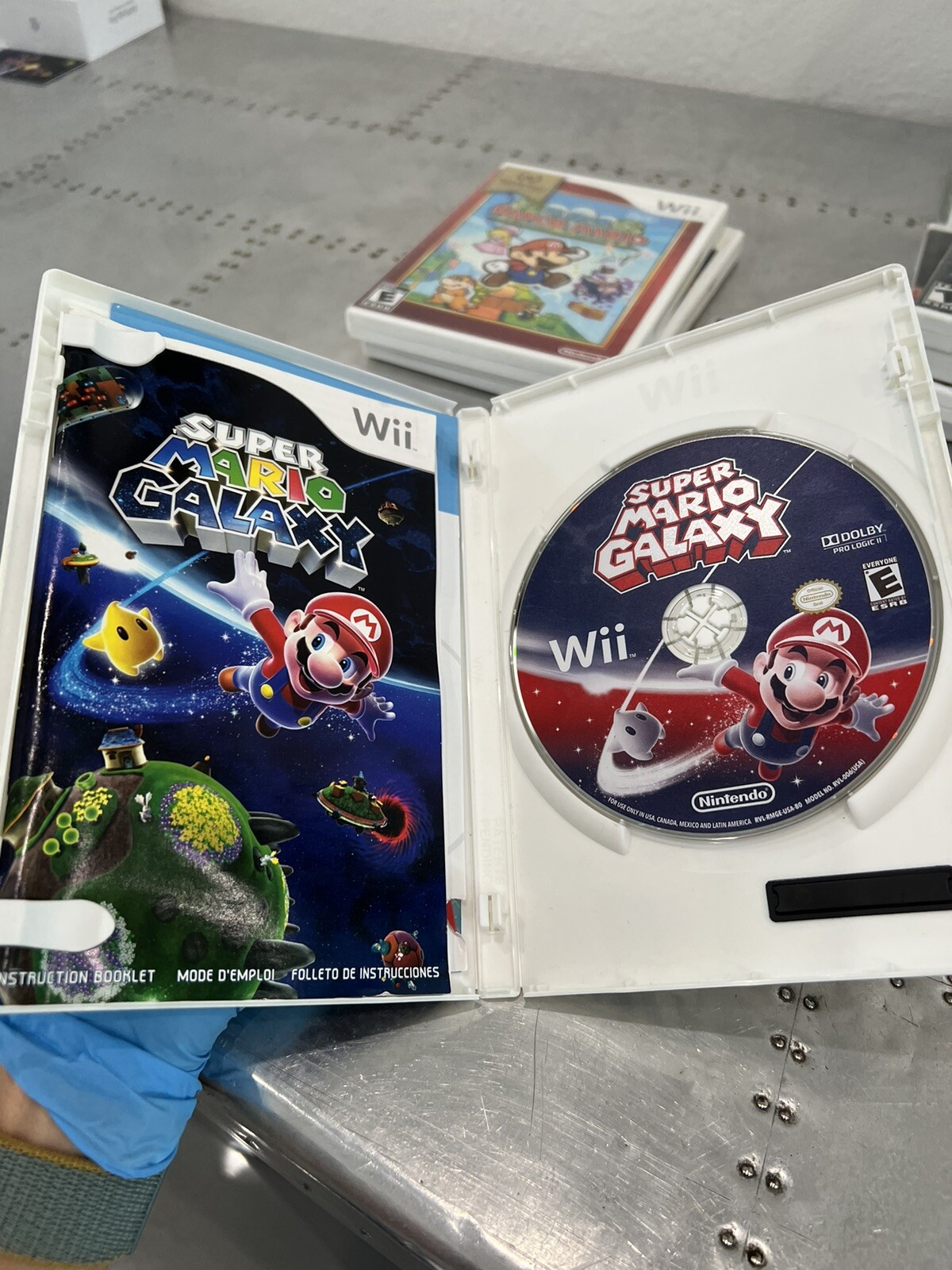 Super Mario Galaxy (Nintendo Wii, 2007) W/manual And Inserts Very Nice