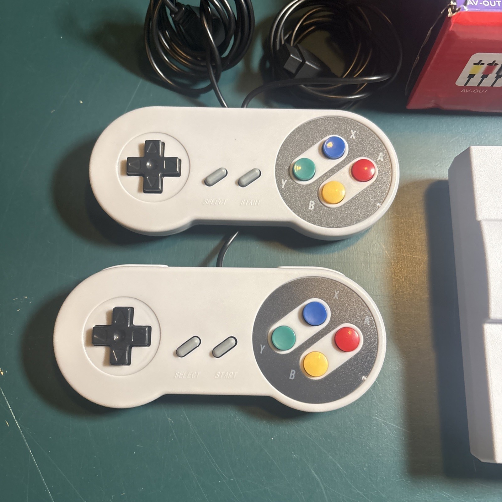 Super Mini SN-01 SNES Console, Built-In 500 Games, 2 Controllers, AV-Out
