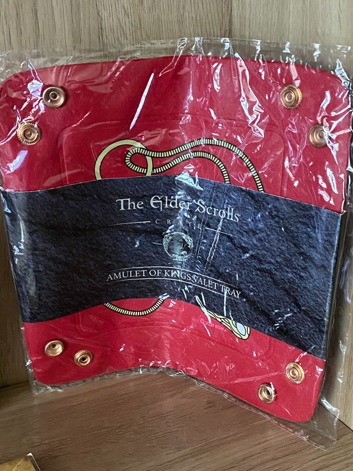 Loot Crate The Elder Scrolls items – Plush, Journal, Tray & Pins (Excl.) 5 PC
