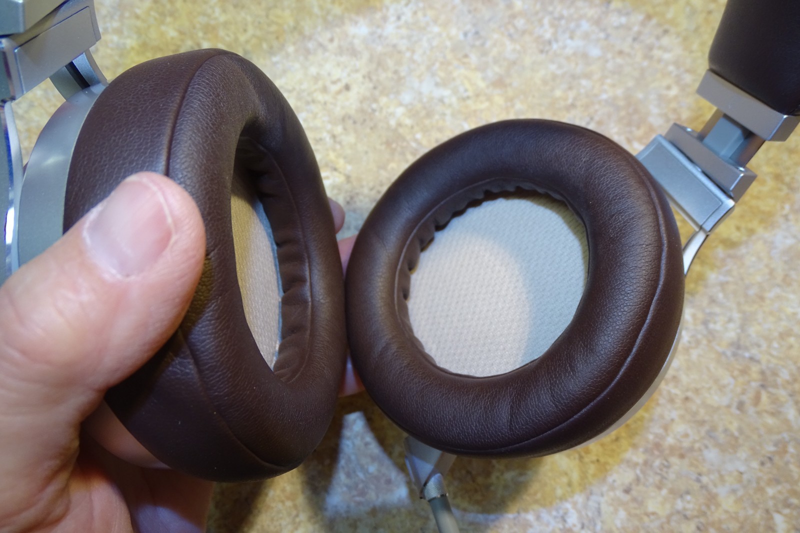 Corsair Virtuoso RGB Wireless Gaming Headset – High-Fidelity Brown Leather Parts