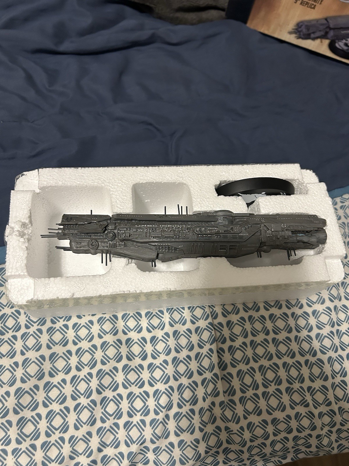 Dark Horse Halo UNSC Infinity 9″ Replica Model with Display Stand Boxed