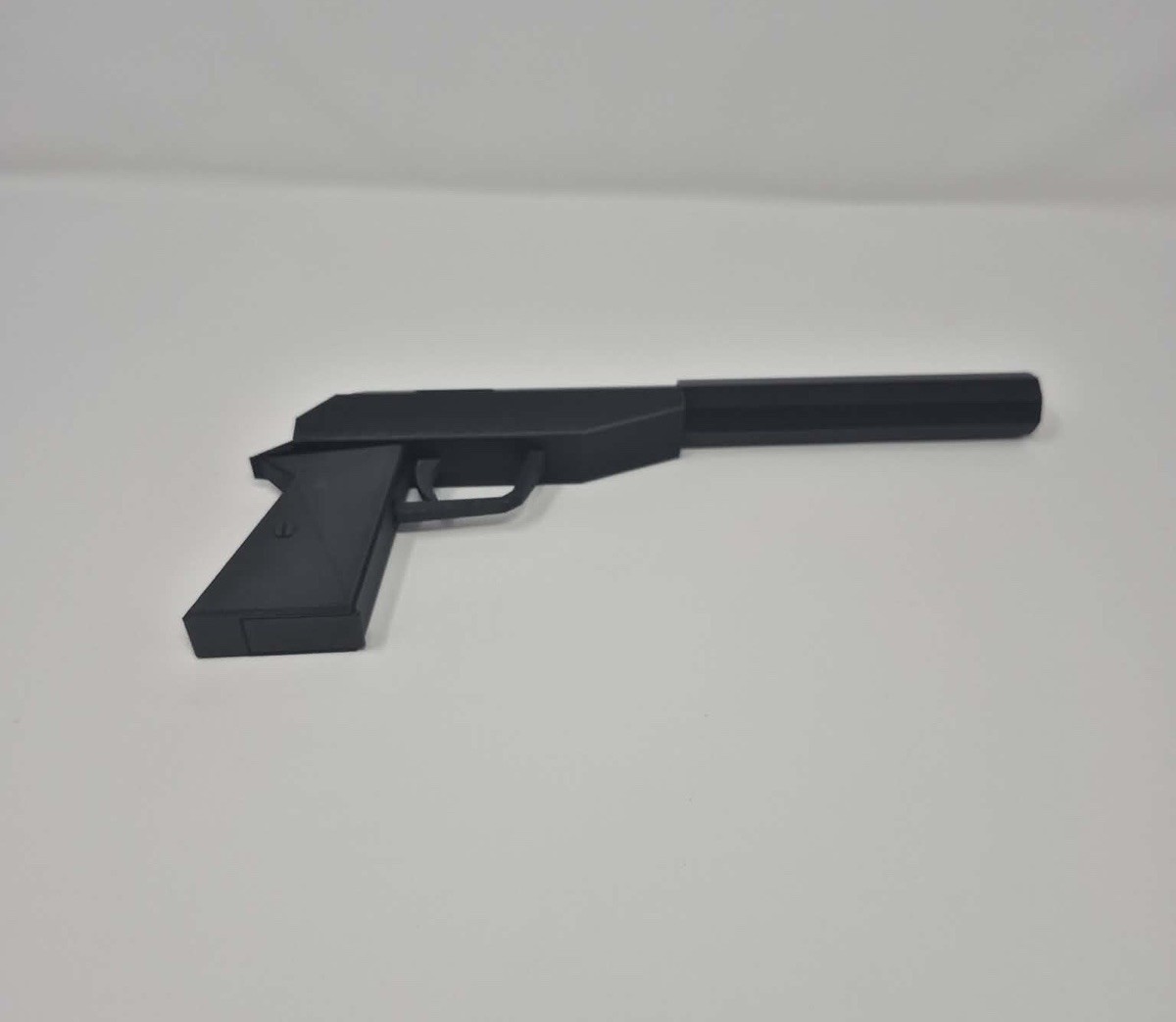 GoldenEye 007 PP7 Black Gun Replica – Full-Size Nintendo 64 Cosplay Prop