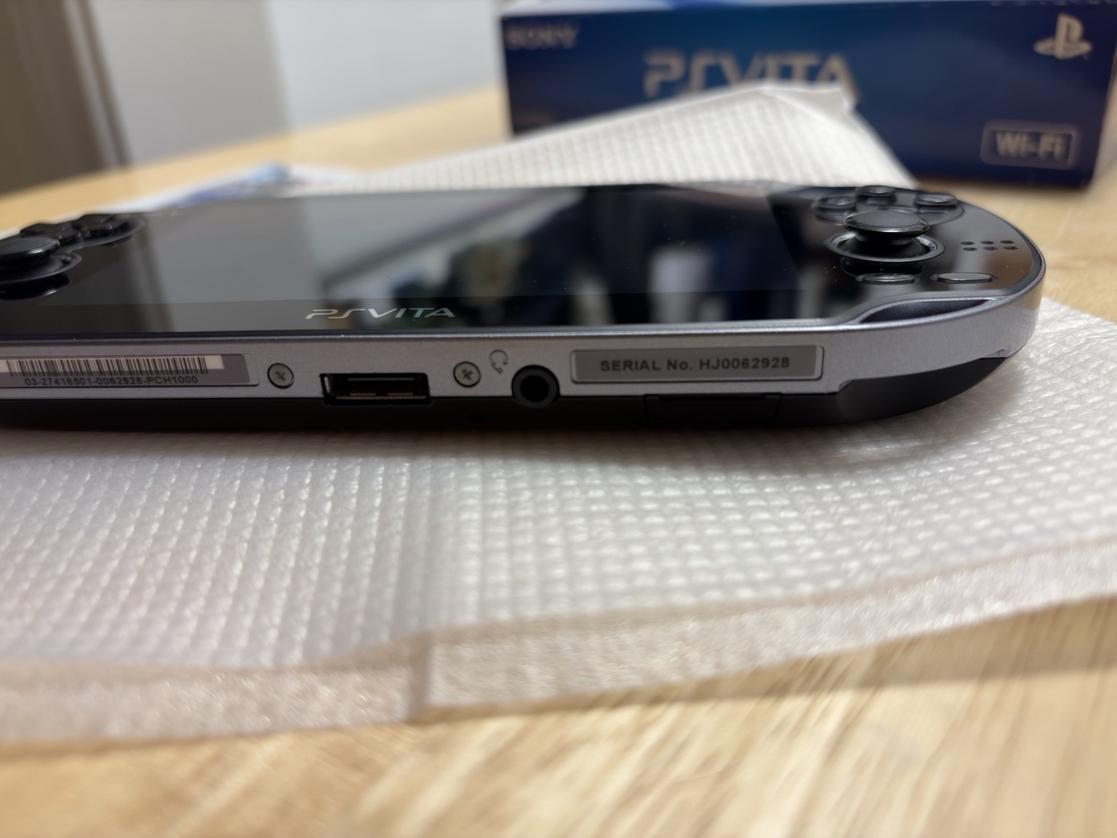 Excellent Condition Sony PS Vita 1000 PCH-1000 OLED CIB With Box FROM USA