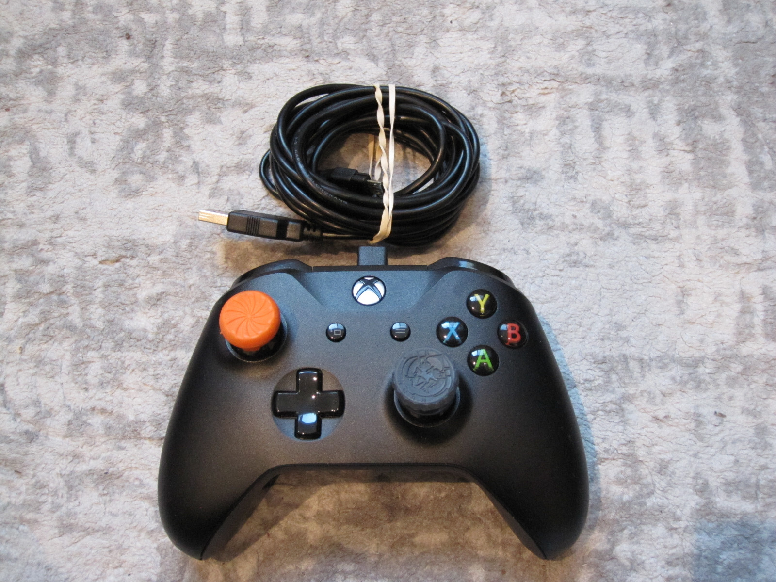 Microsoft 1708 Xbox One Controller – Black x 2 with Extra’s