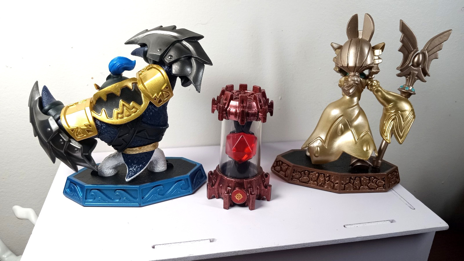 Skylanders Imaginators Lot King Pen, Fire Reactor, & Golden Queen