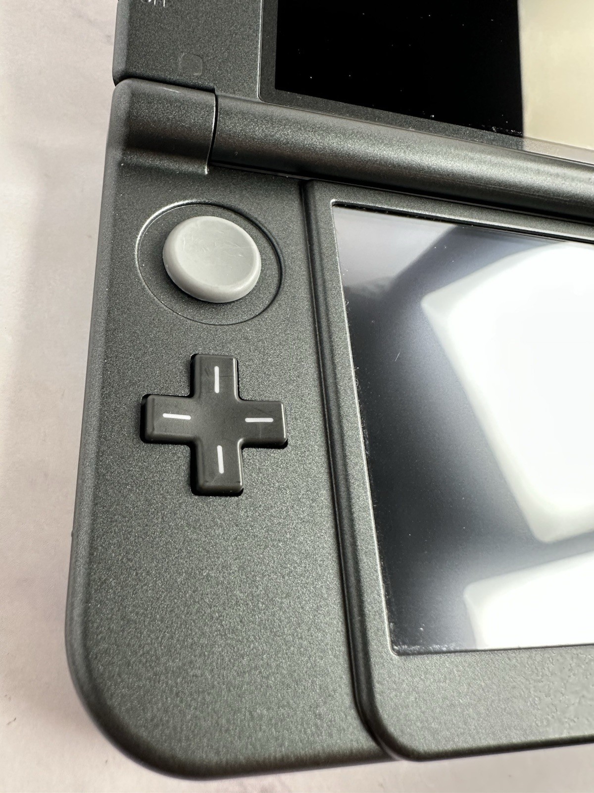 Nintendo New 3DS XL Console W/Charger & Case (DOESN’T READ GAMES/PARTS ONLY)