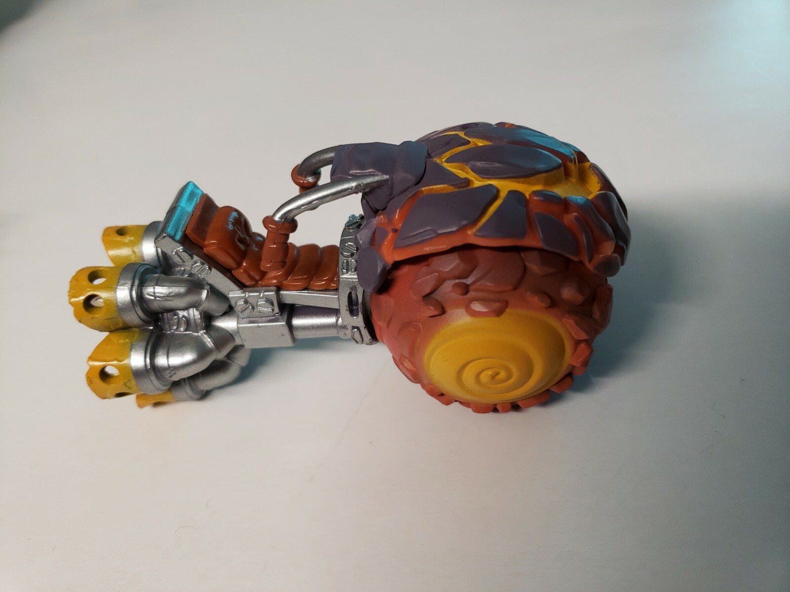 Skylanders SuperChargers Character Lava theme (Lot of 2) Burn cycle, Lava Lance