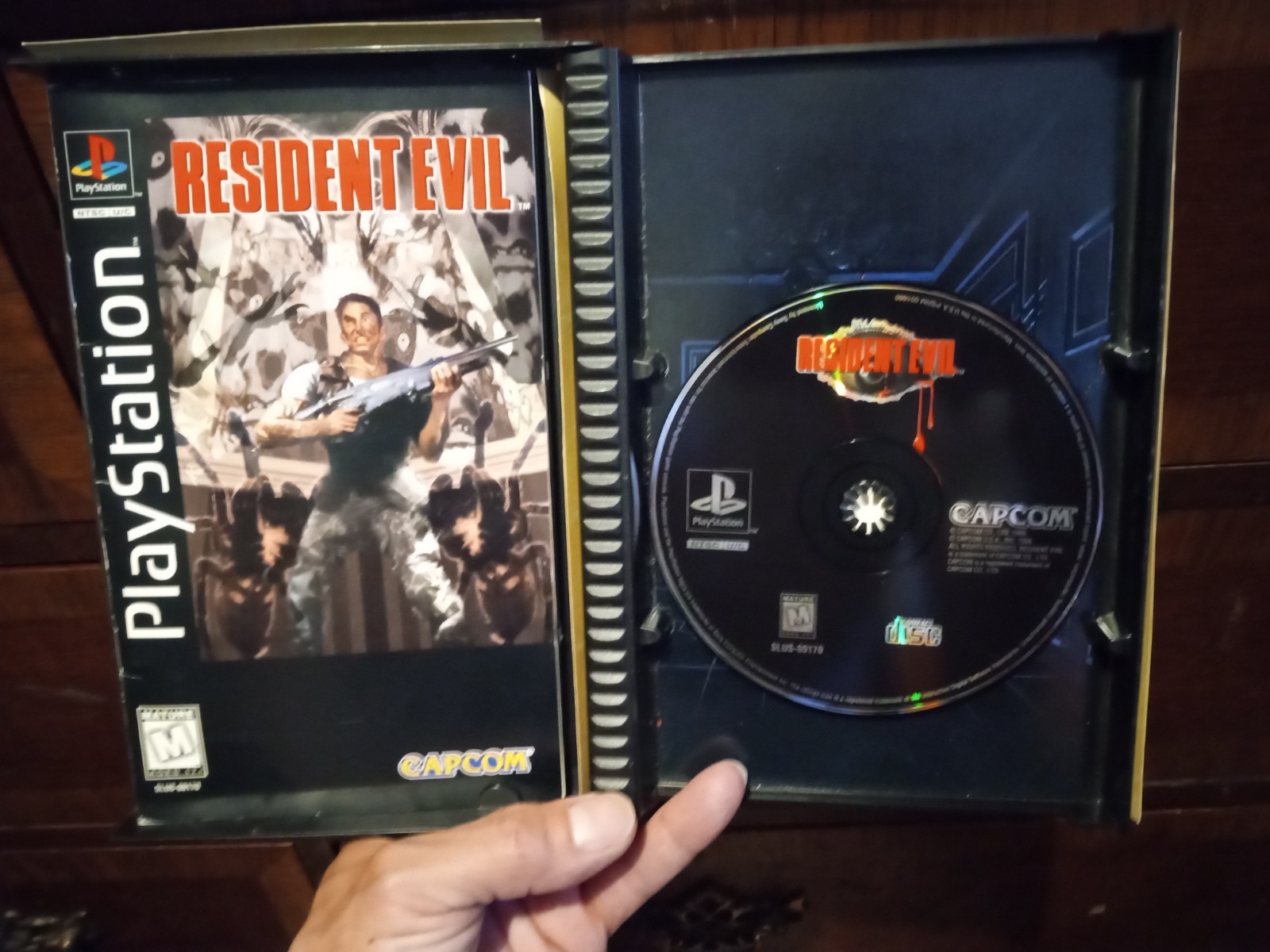 Resident Evil 1 Long Box PS1 PlayStation CIB Complete See Photos Details.