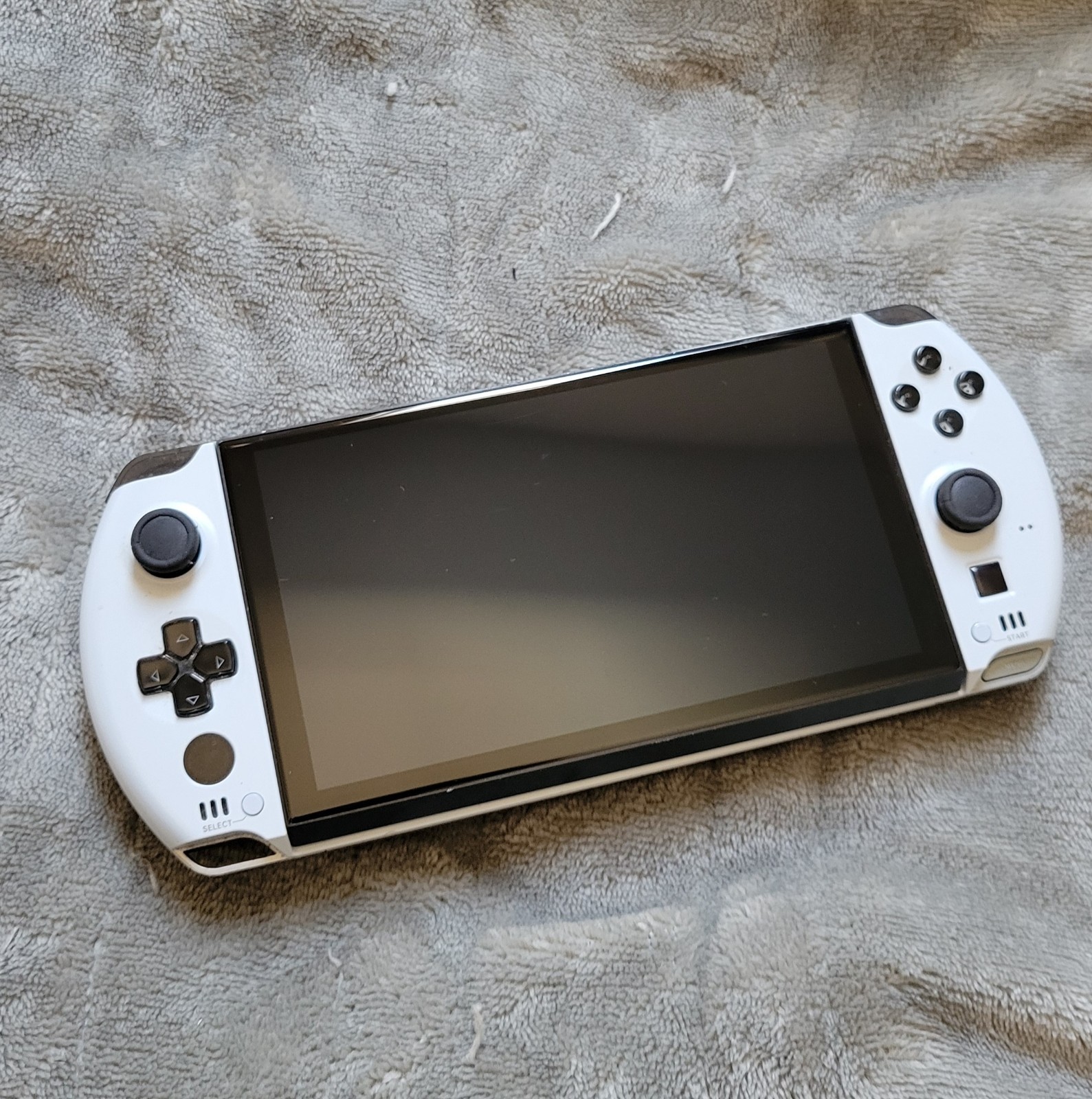 GPD Win 4 AMD Ryzen 7 6800U – 32gb RAM – 1 tb SSD