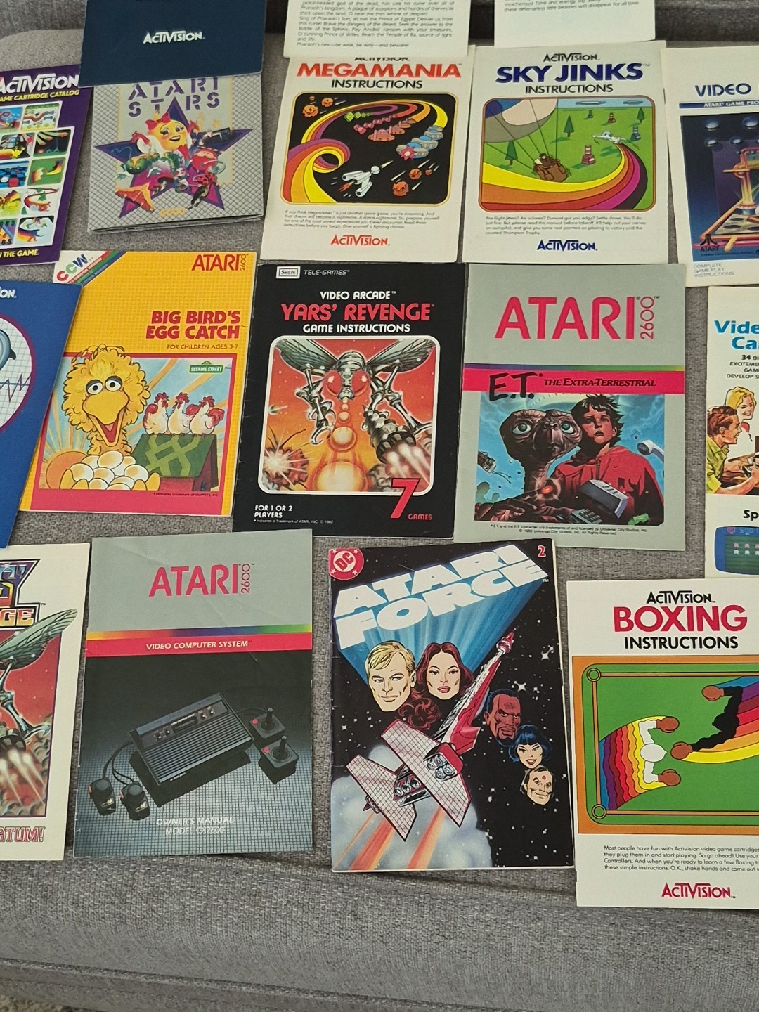 Huge Lot Of Atari 2600 Manuals & Catalogs Vintage Assorted. Good Condition.