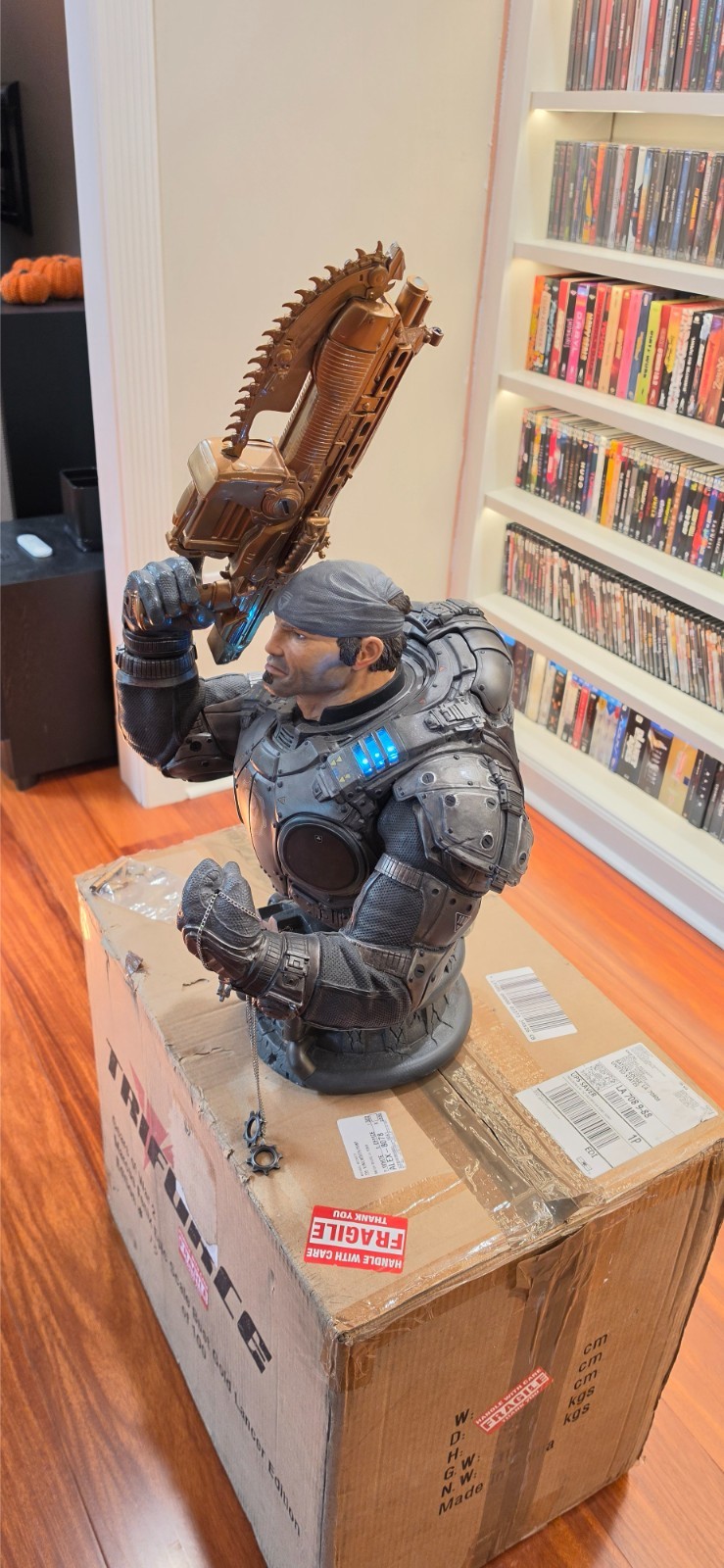 Triforce Gears Or War 2 Marcus Fenix Epic Scale Bust Gold Lancer Ed. *Damaged*