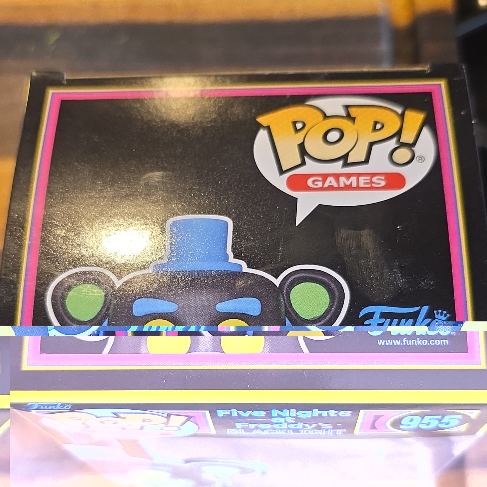 Funko Pop! Games FNAF Blacklight Freddy Fazbear #955 Hot Topic Ex