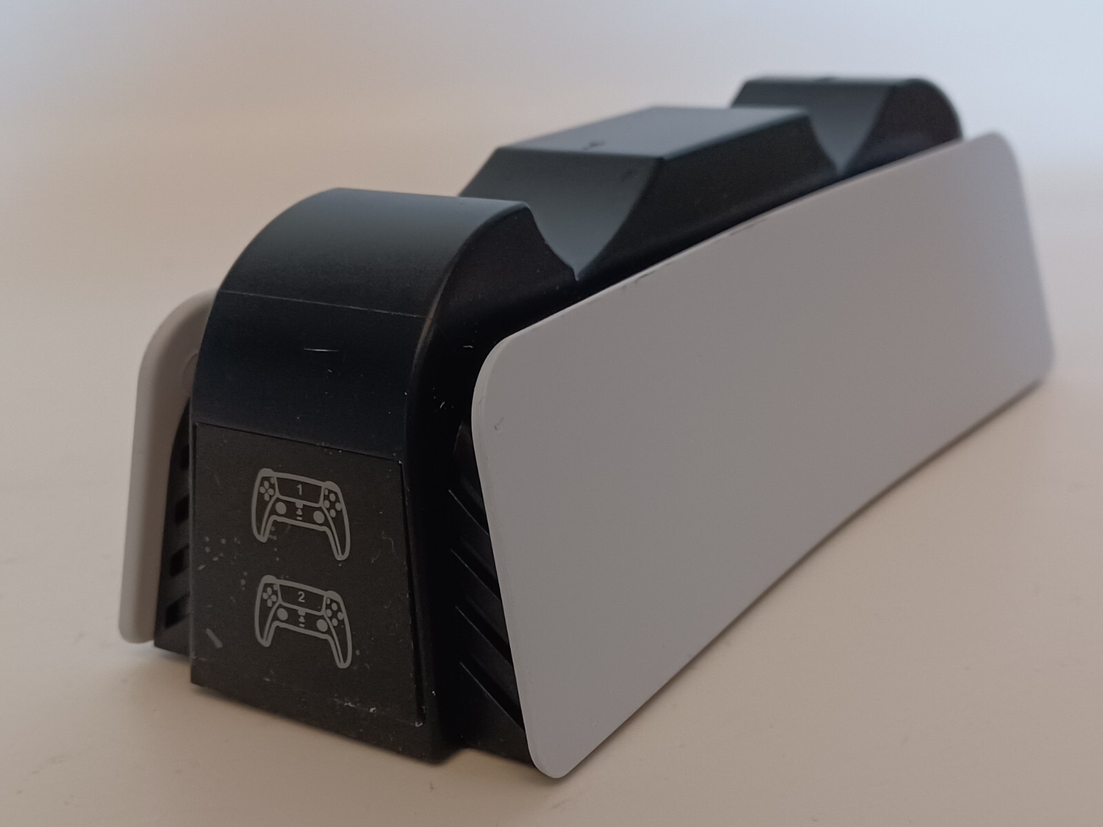 Dual Charging Standing For P5 Controller YH-54 Out 5V 2.A In 5V-800mA