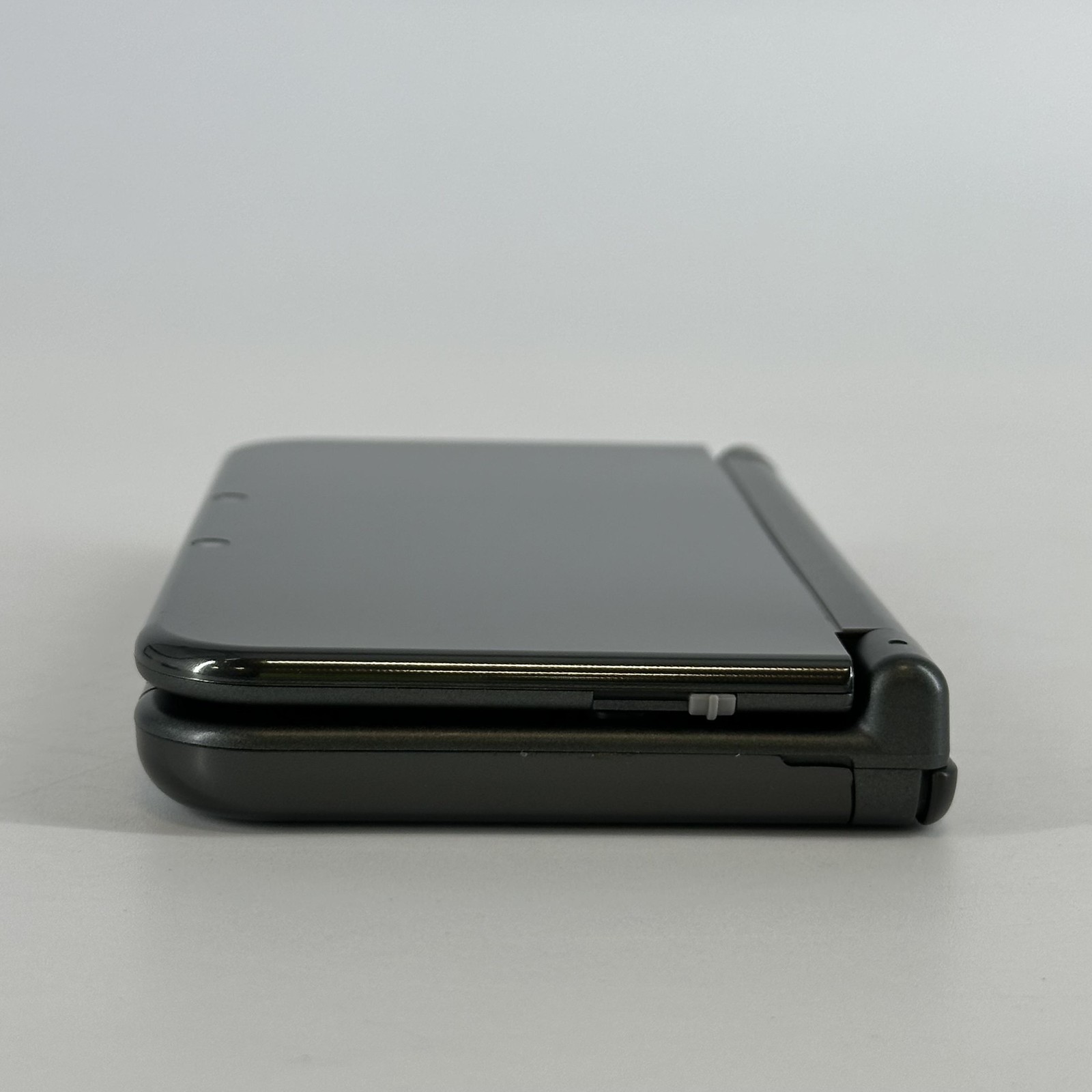 Nintendo New 3DS XL Handheld Console Gray – Very Good w/ Yellow Tint