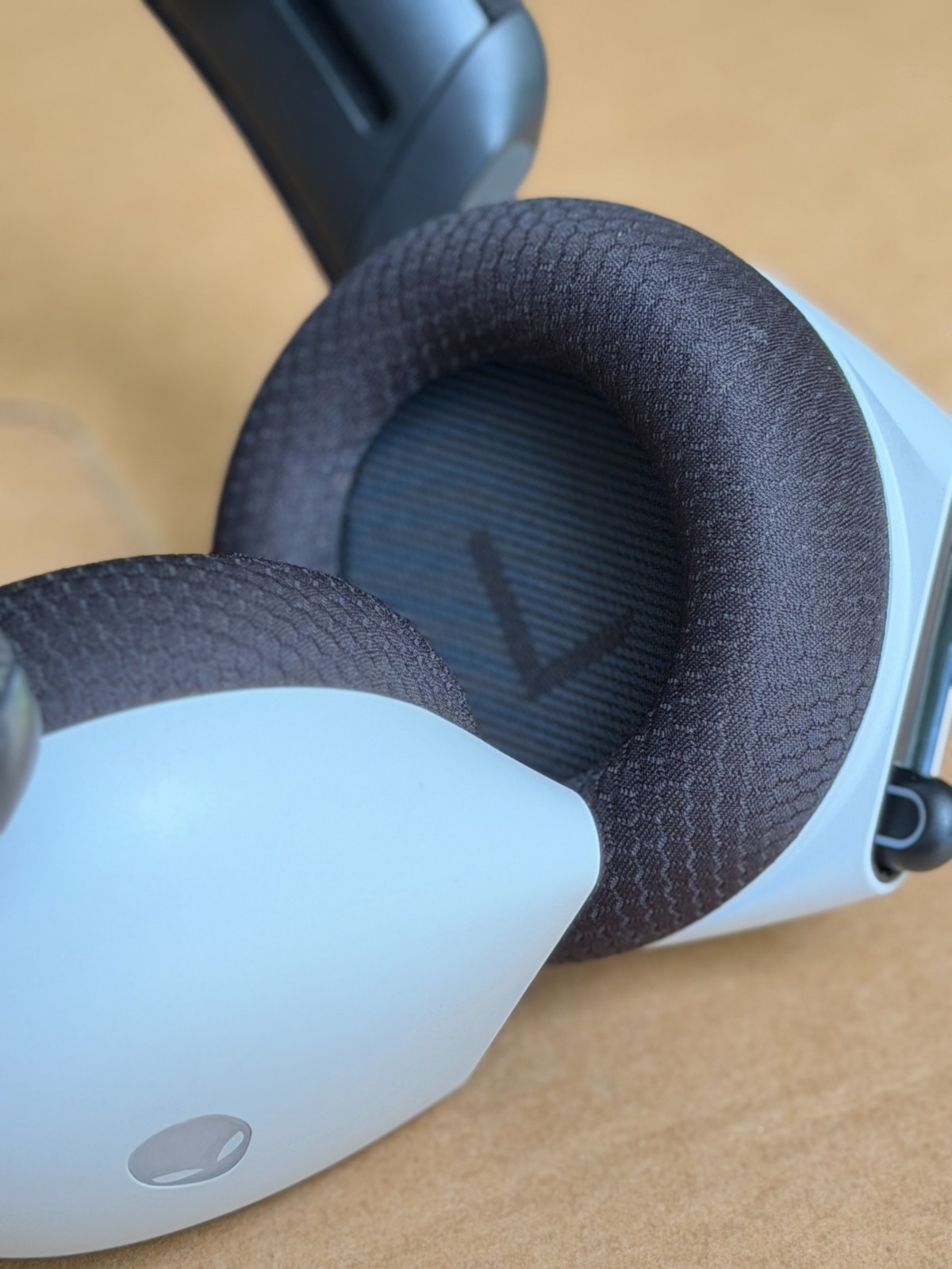 Alienware Tri-Mode Wireless Gaming Headset AW725H – Wired/Wireless, Bluetooth 5.