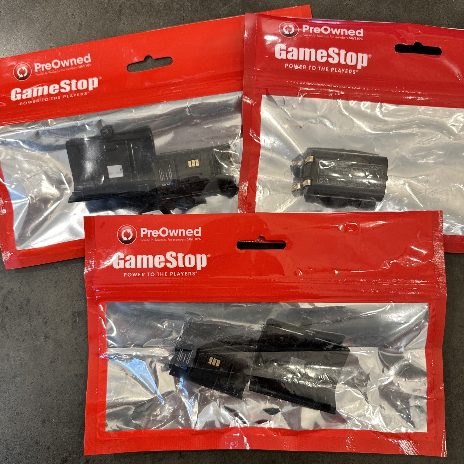 3 – 700 mAh 2.4v Rechargeable Battery Packs for Xbox One Series – USED!