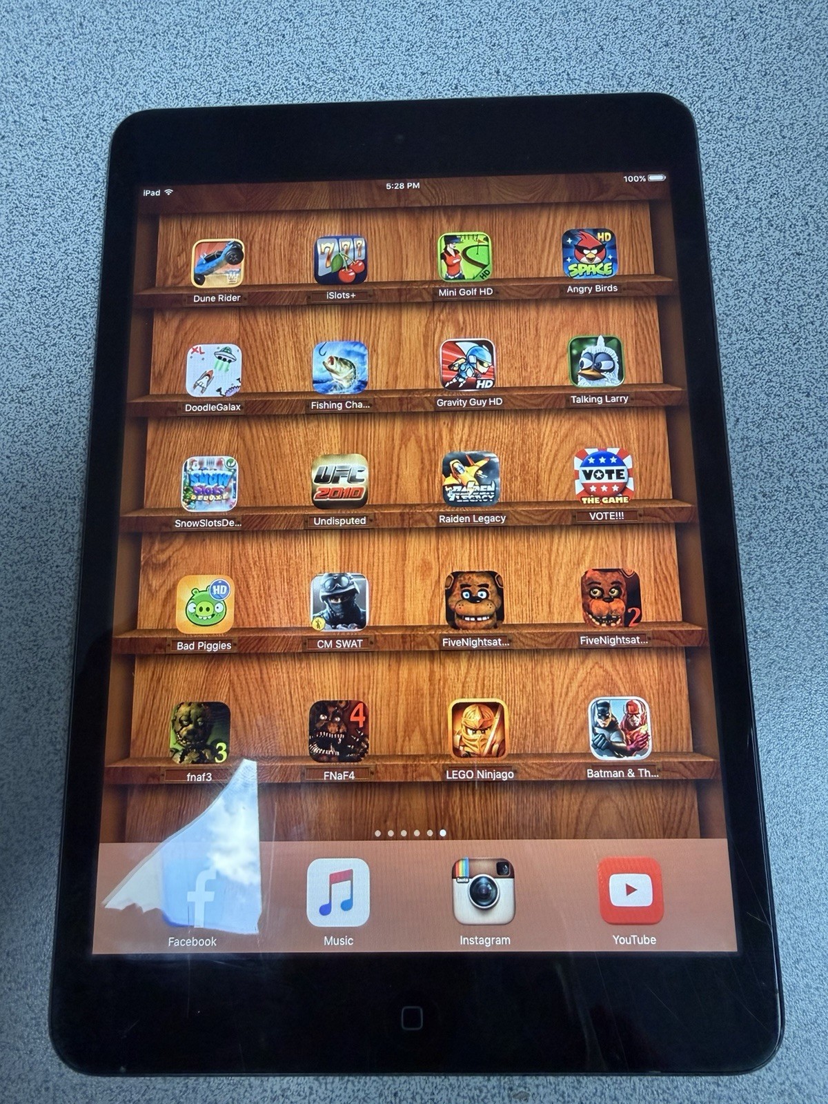 iPad Mini 1st Gen 32GB Infinity Blade Icewin Dale Baldur’s Gate Bully