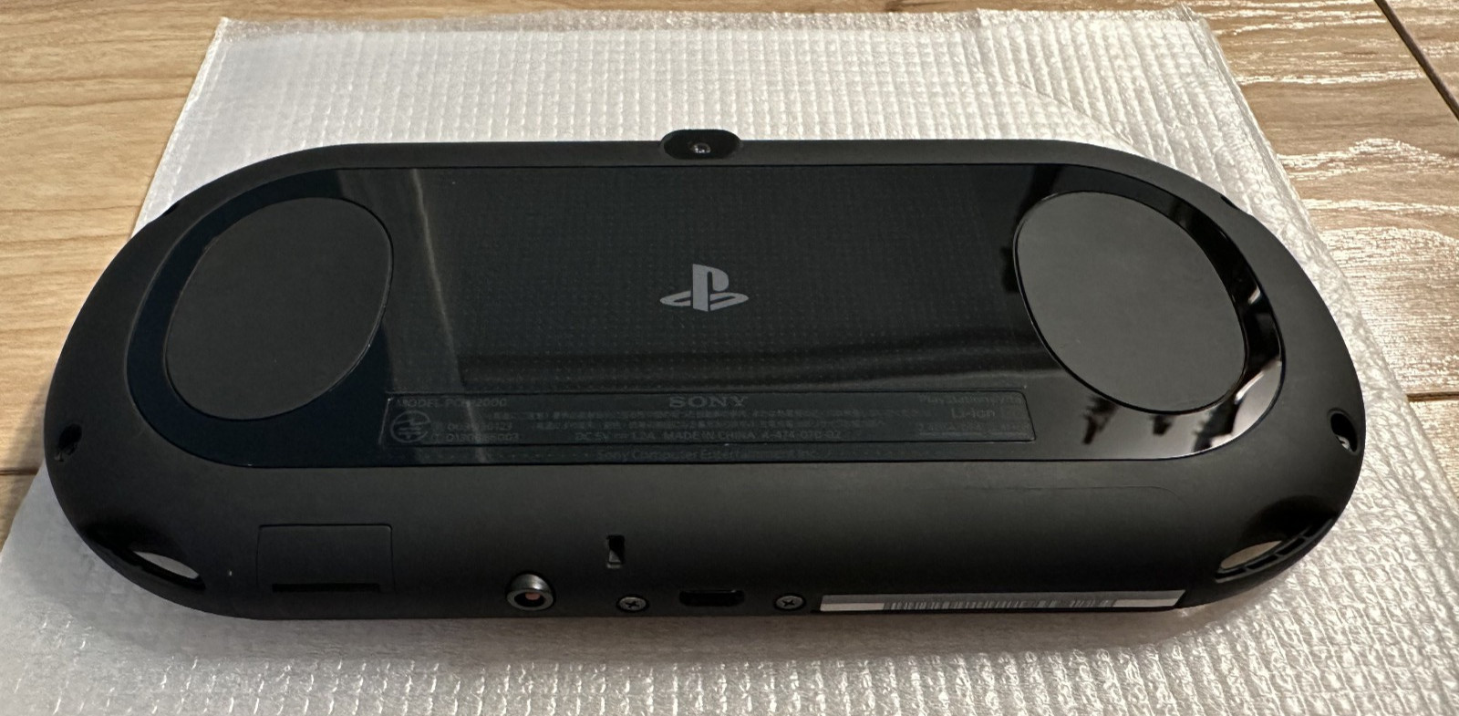 Sony PS Vita PCH-2000 1GB Black JP – Excellent. Orig Box + 8GB MC + 128GB mSD