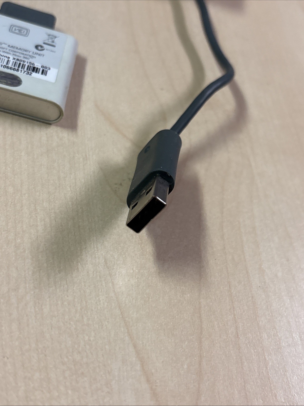 XBOX 360 WIRELESS NETWORK ADAPTER & 256MB MEMORY CARD