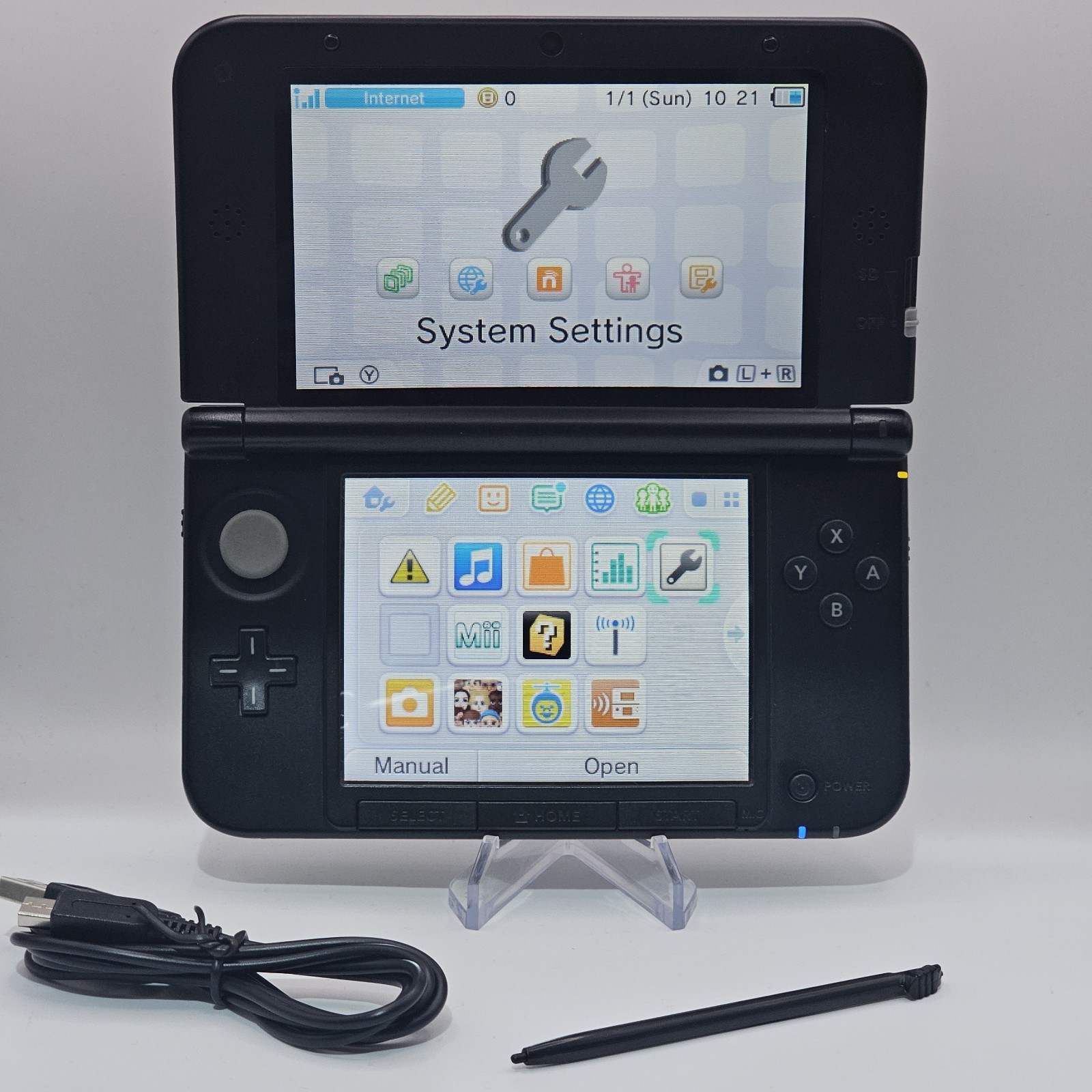 Nintendo 3DS XL Handheld System Black With Charger And Stylus Very Good