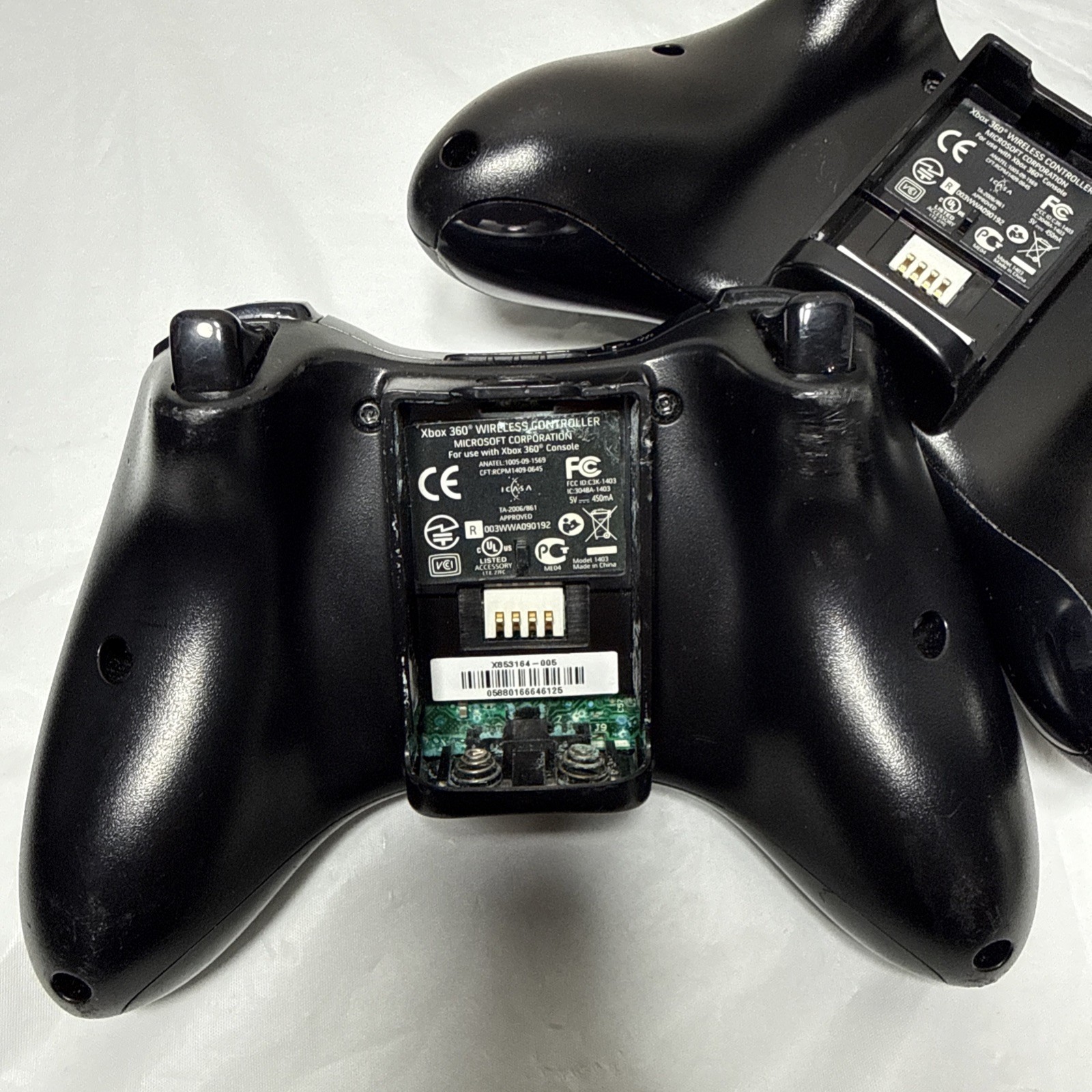 Lot of 6 OEM Microsoft Xbox 360 Controllers Five Wireless And One Wired