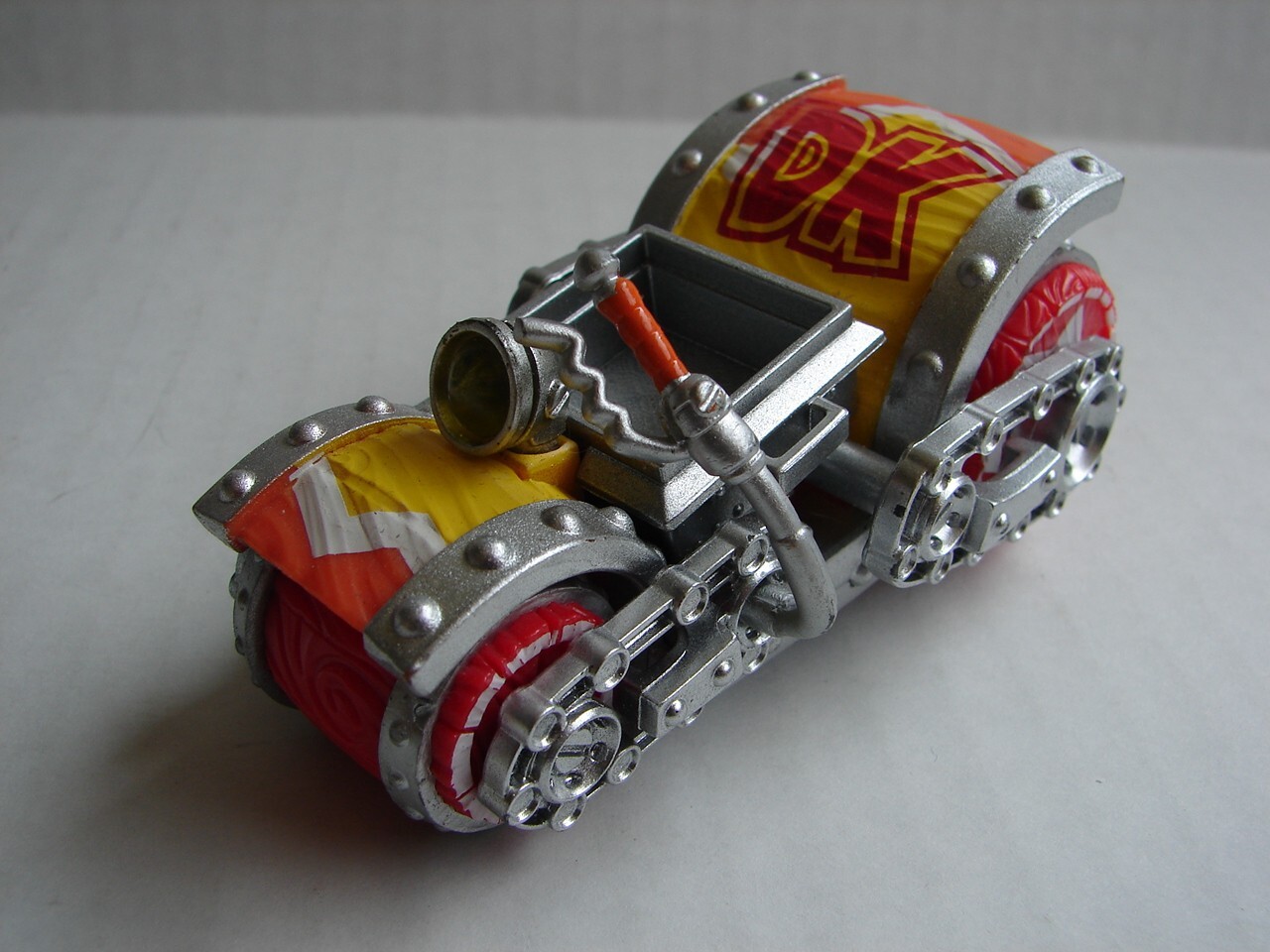 two different Skylanders: SuperChargers: Dark Barrel Blaster and yellow
