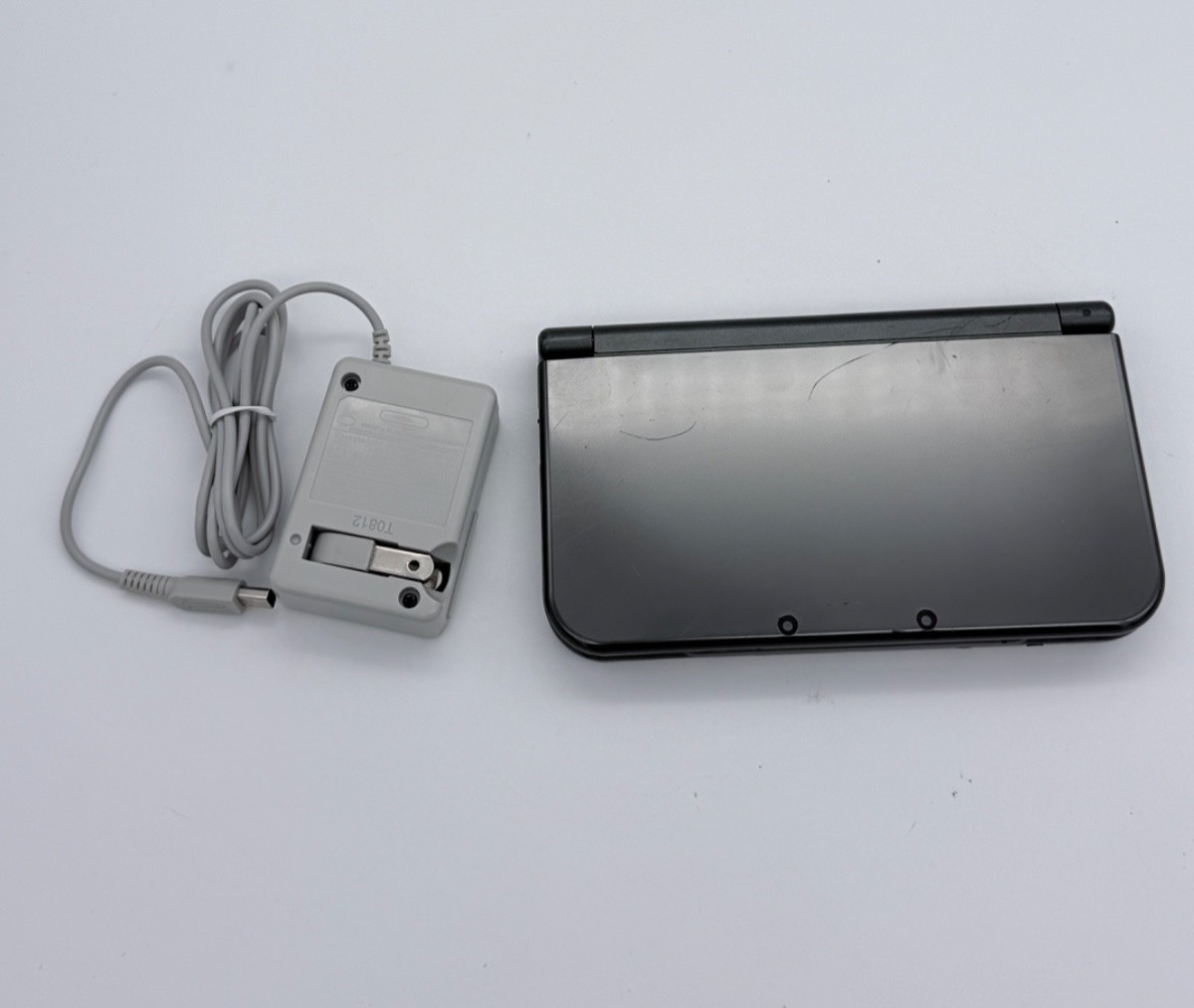 New Nintendo 3DS XL Handheld Game Console RED-001 Black