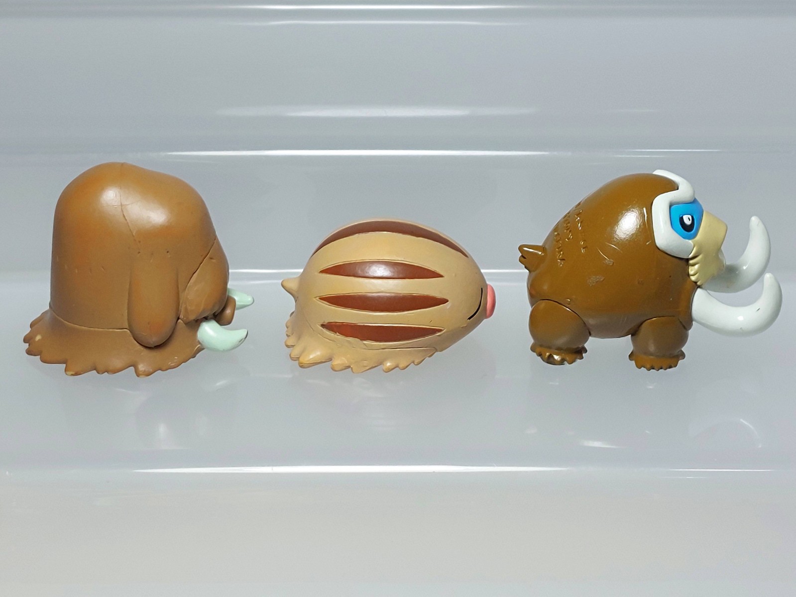Swinub Piloswine Mamoswine Pokemon Monster Collection Figure Tomy Z09 0.8-1.3in