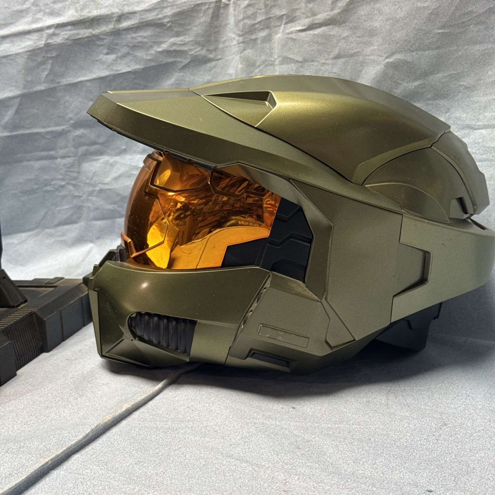 HALO 3 LEGENDARY EDITION MASTER CHIEF HELMET WITH BASE STAND AND GAME NO BOX