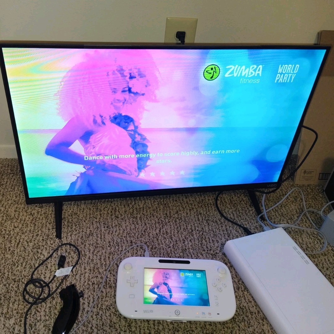 Wii U CONSOLE – USED- SKYLANDERS Swap Force Basic Set – 8GB – WHITE + 8 Games
