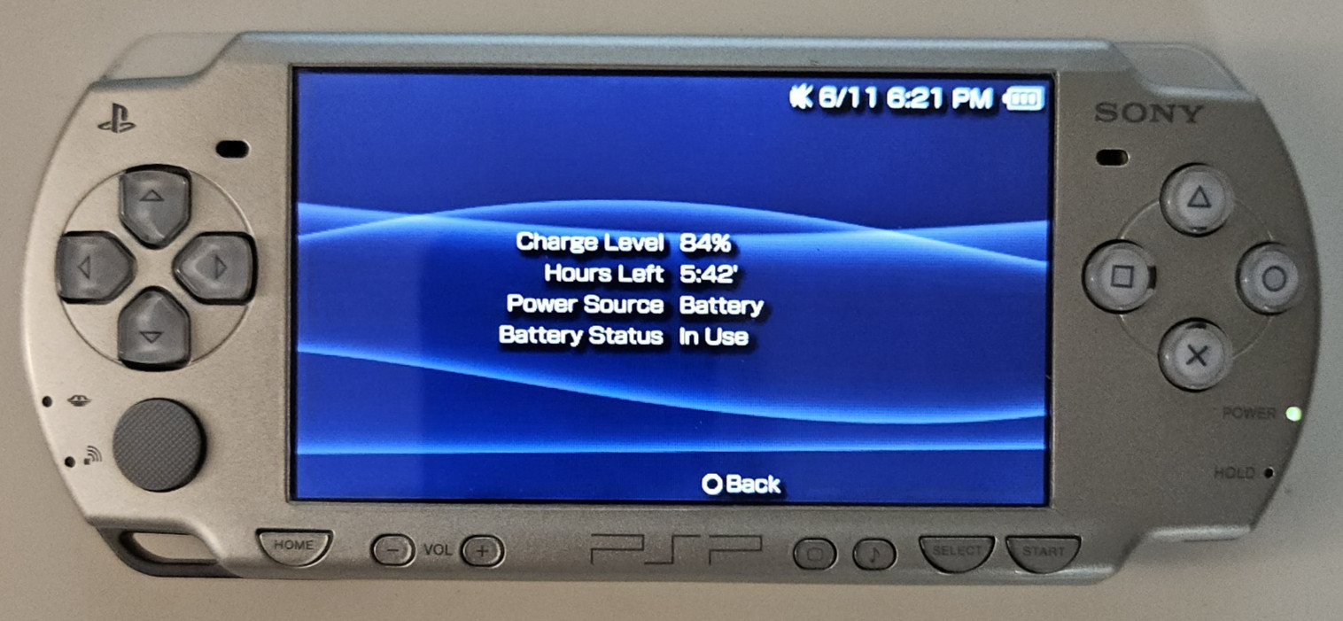 Silver PSP Limited Edition Daxter w Game – Family Guy – New Battery – Complete